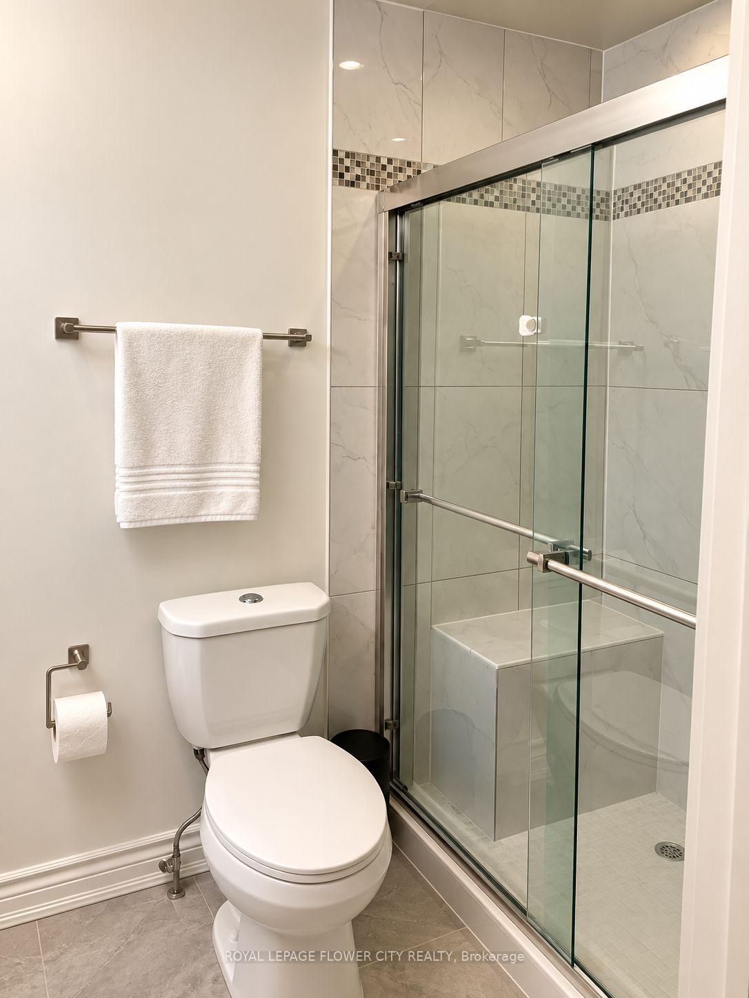 Photo 10 of Unit 5, 5 Foster Crescent, Brampton, Brampton North — HOMEH