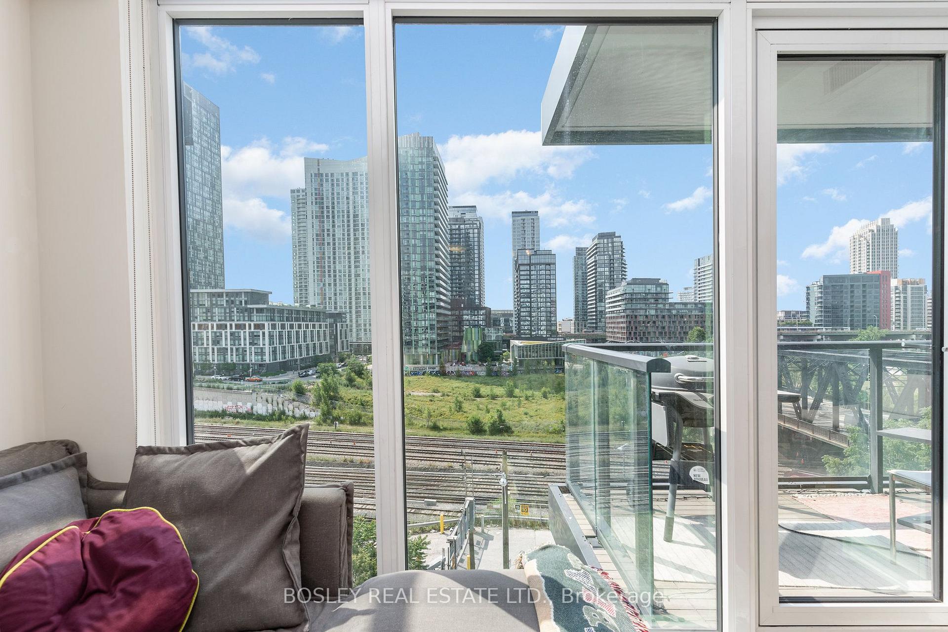 Photo 3 of Unit 411E, 576 Front Street W, Toronto, Waterfront Communities — HOMEH