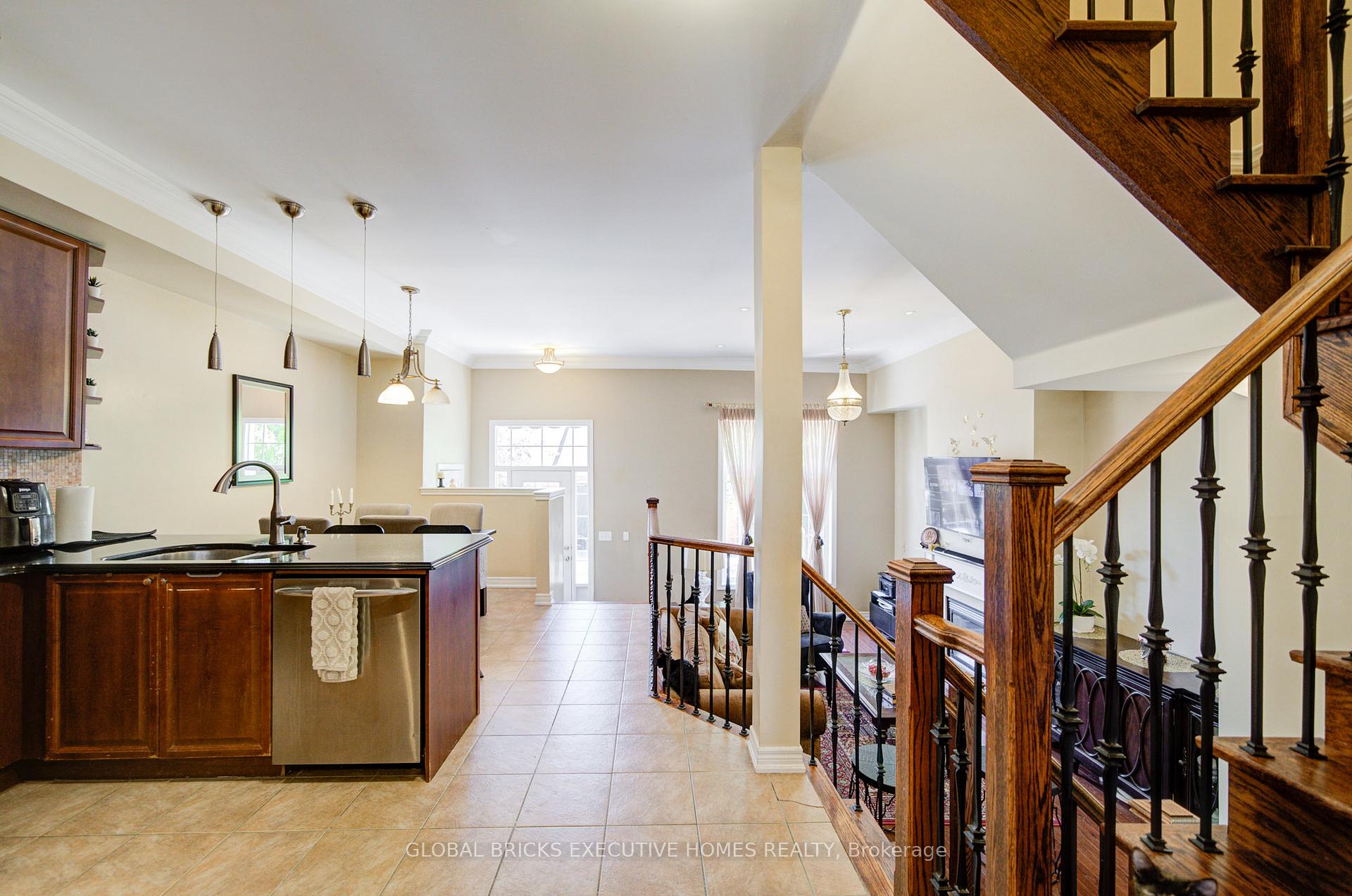 Photo 9 of 3885 Eglinton Avenue, Mississauga, Churchill Meadows — HOMEH