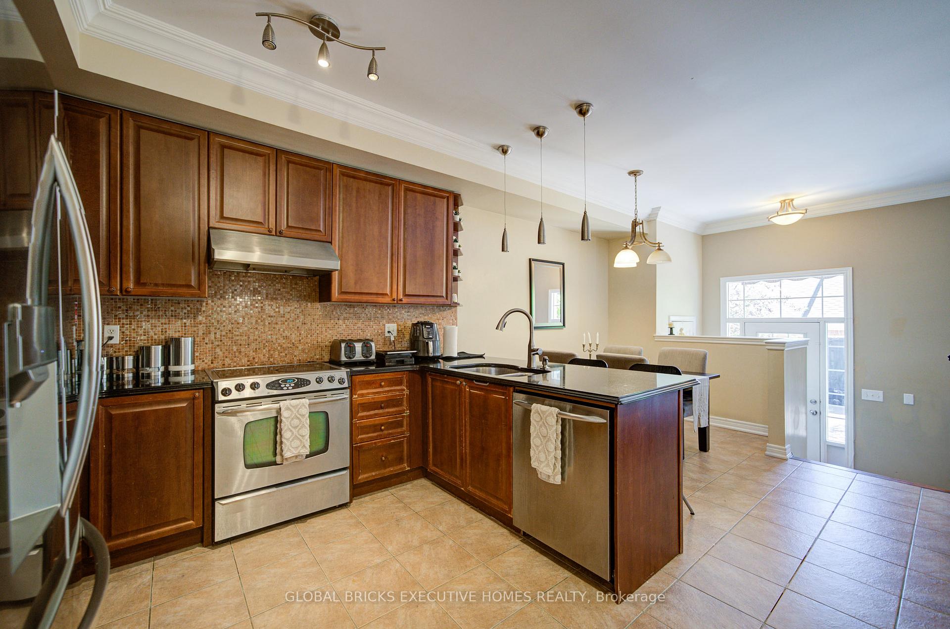 Photo 10 of 3885 Eglinton Avenue, Mississauga, Churchill Meadows — HOMEH