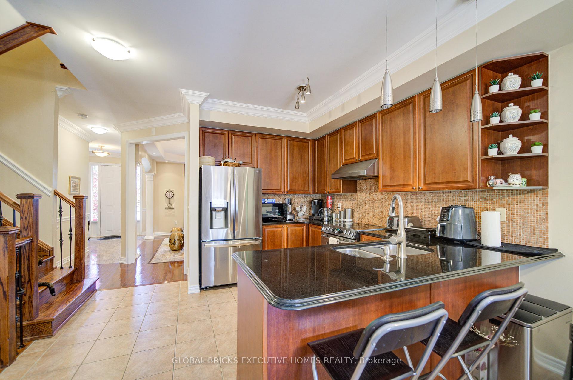 Photo 12 of 3885 Eglinton Avenue, Mississauga, Churchill Meadows — HOMEH