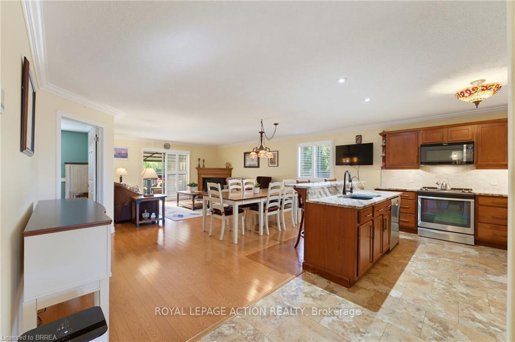 Photo 8 of Unit 8, 601 Conklin Road, Brantford, Empire South — HOMEH