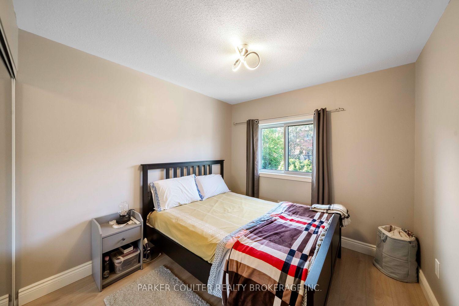 Photo 23 of 16 Drake Drive, Barrie, Painswick South — HOMEH