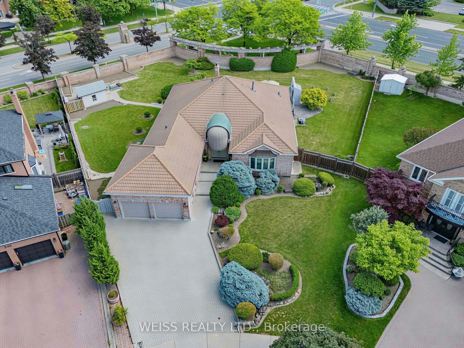Photo 2 of 238 Bourbon Street, Vaughan, East Woodbridge — HOMEH