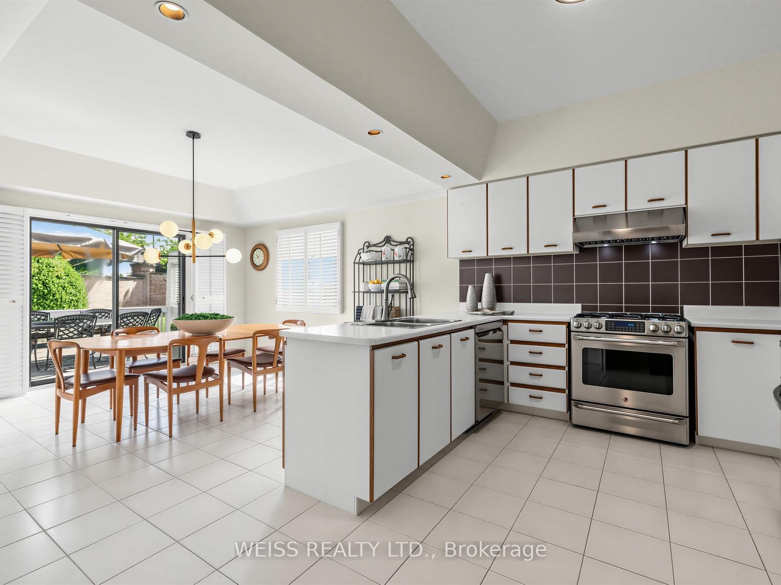 Photo 12 of 238 Bourbon Street, Vaughan, East Woodbridge — HOMEH