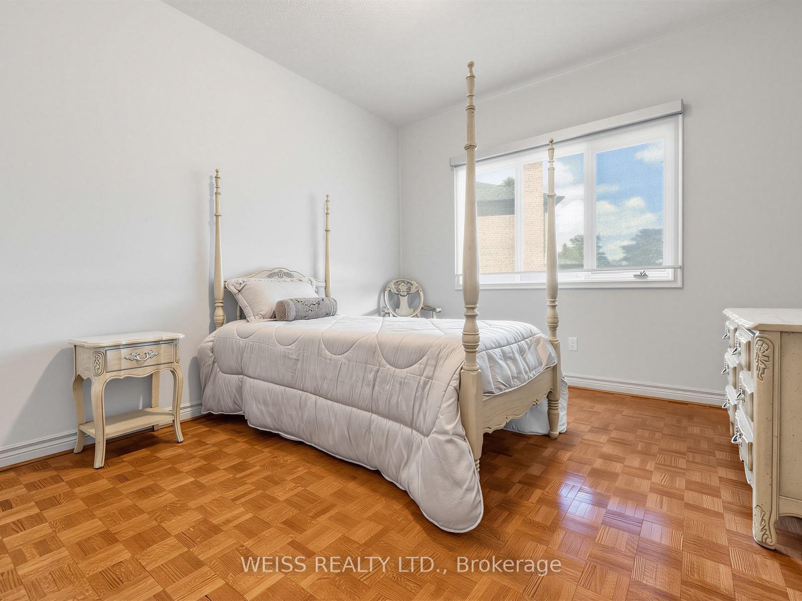 Photo 17 of 238 Bourbon Street, Vaughan, East Woodbridge — HOMEH