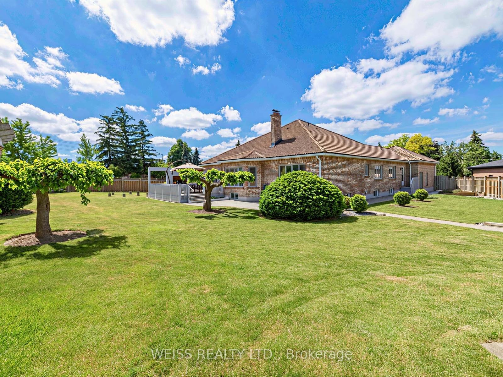 Photo 21 of 238 Bourbon Street, Vaughan, East Woodbridge — HOMEH