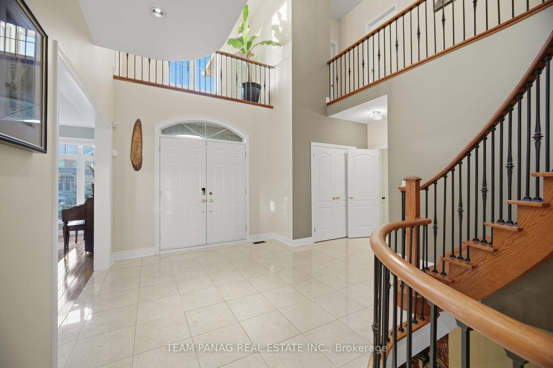 Photo 7 of 58 Saint Hubert Drive, Brampton, Vales of Castlemore North — HOMEH