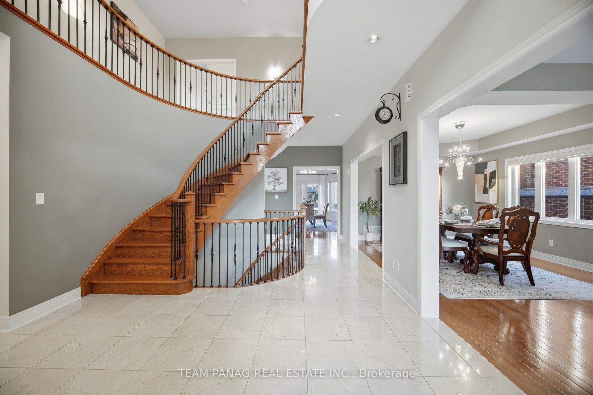 Photo 8 of 58 Saint Hubert Drive, Brampton, Vales of Castlemore North — HOMEH