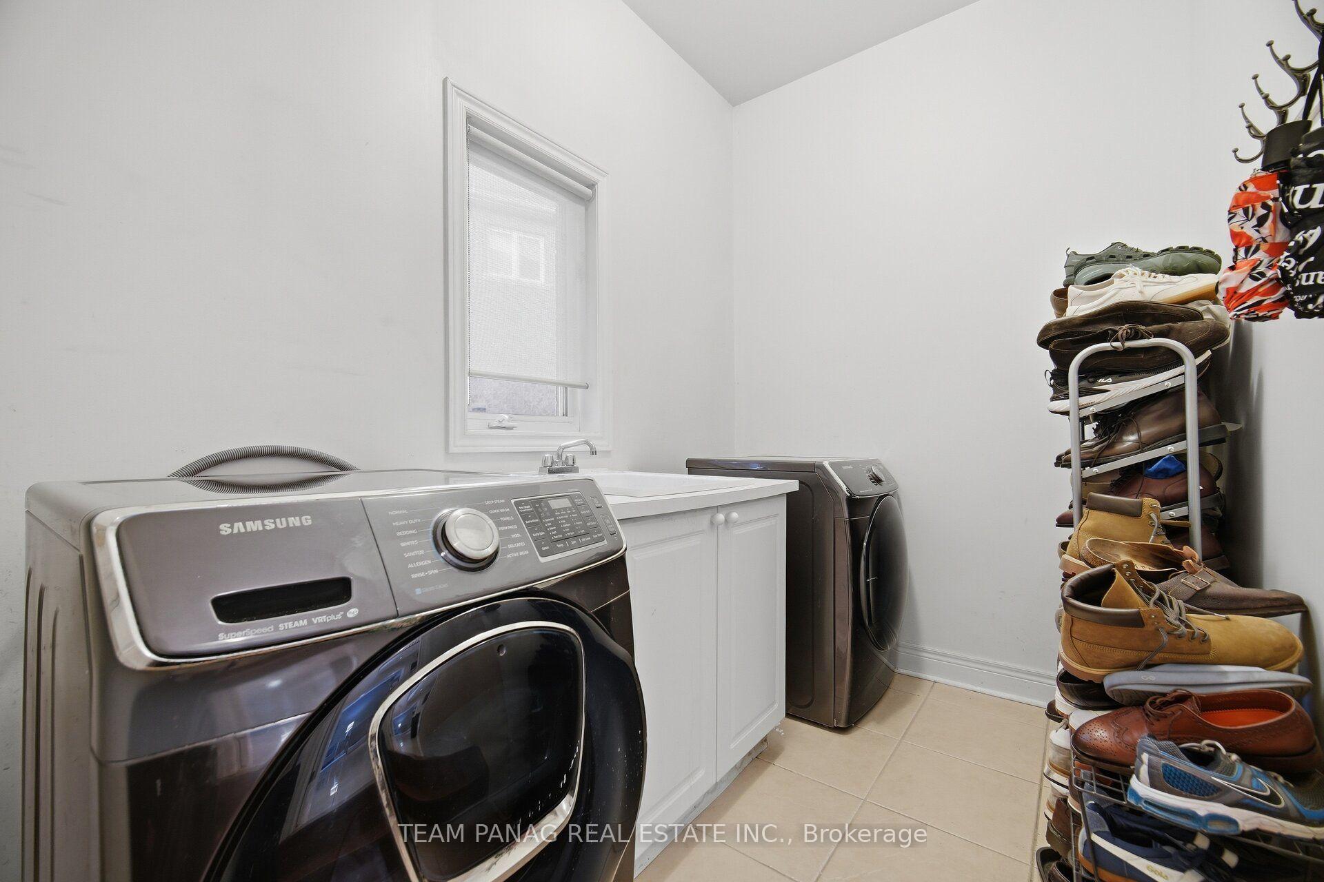 Photo 26 of 58 Saint Hubert Drive, Brampton, Vales of Castlemore North — HOMEH
