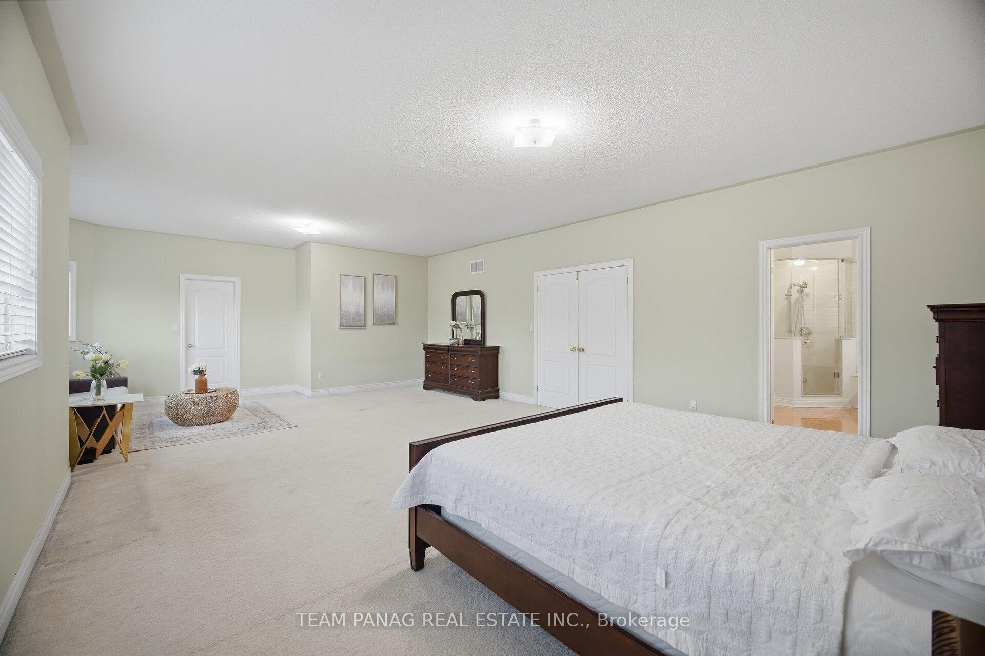 Photo 32 of 58 Saint Hubert Drive, Brampton, Vales of Castlemore North — HOMEH
