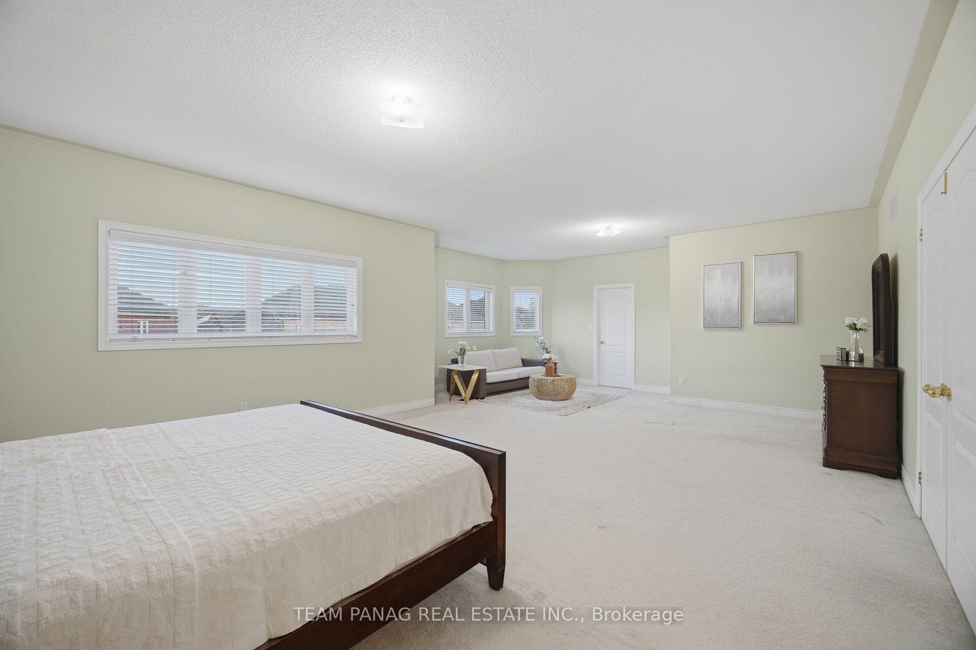 Photo 30 of 58 Saint Hubert Drive, Brampton, Vales of Castlemore North — HOMEH