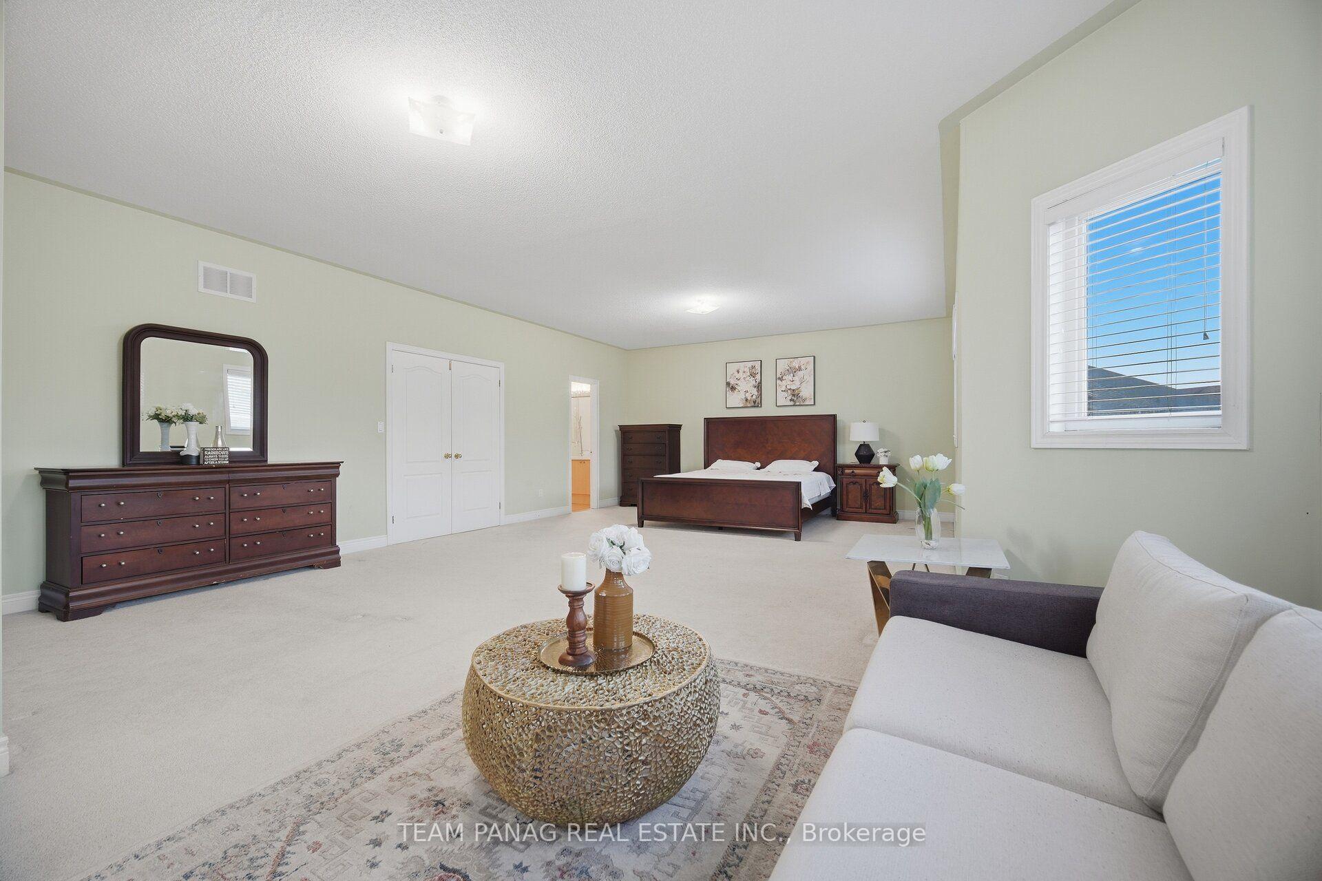 Photo 36 of 58 Saint Hubert Drive, Brampton, Vales of Castlemore North — HOMEH