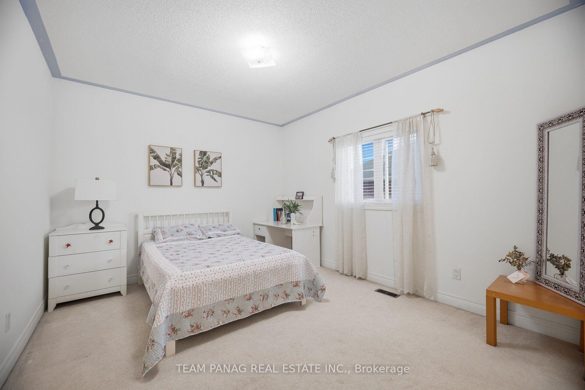 Photo 39 of 58 Saint Hubert Drive, Brampton, Vales of Castlemore North — HOMEH