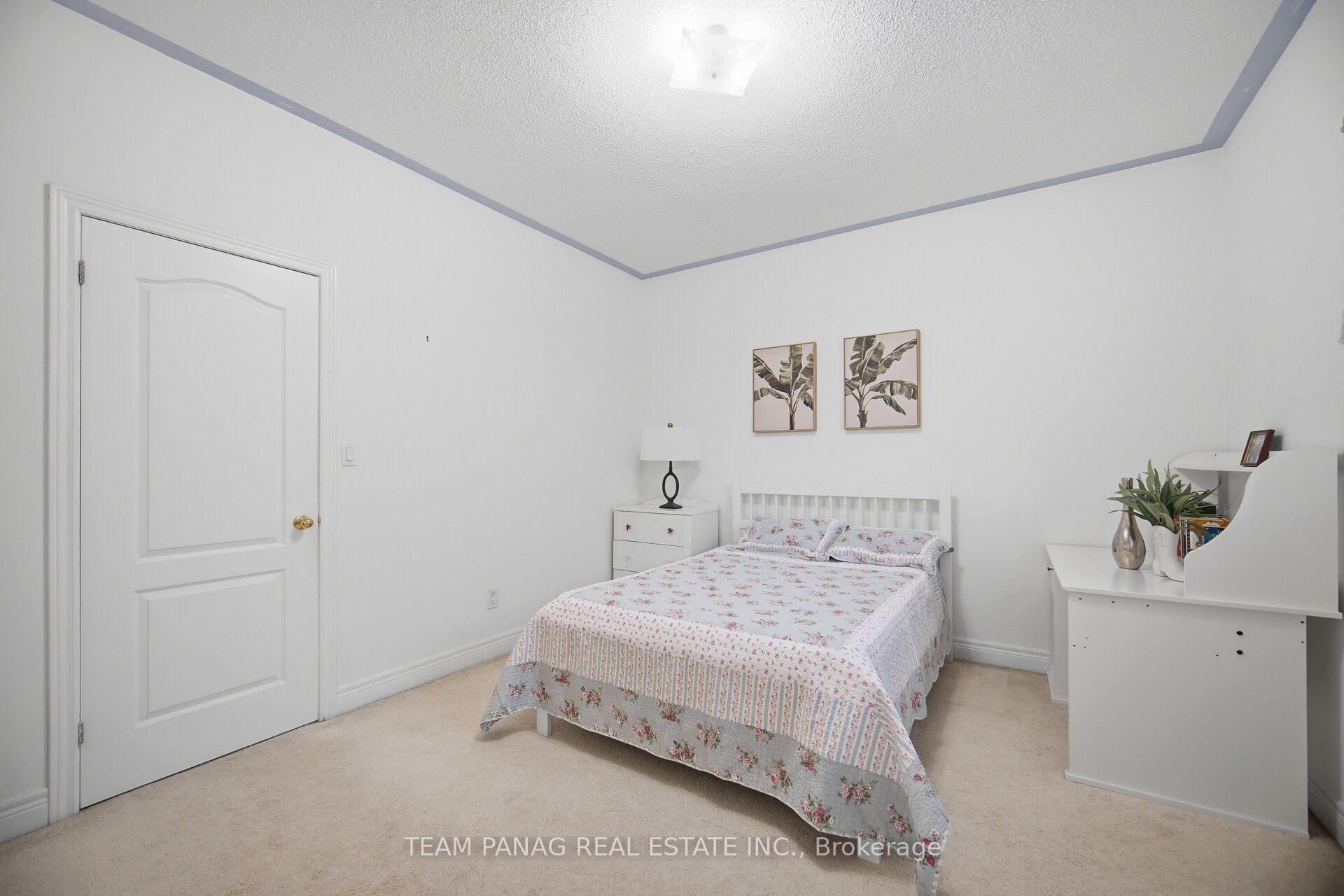 Photo 40 of 58 Saint Hubert Drive, Brampton, Vales of Castlemore North — HOMEH