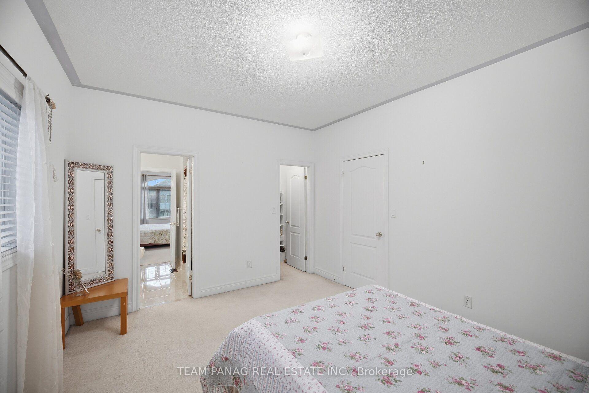 Photo 41 of 58 Saint Hubert Drive, Brampton, Vales of Castlemore North — HOMEH