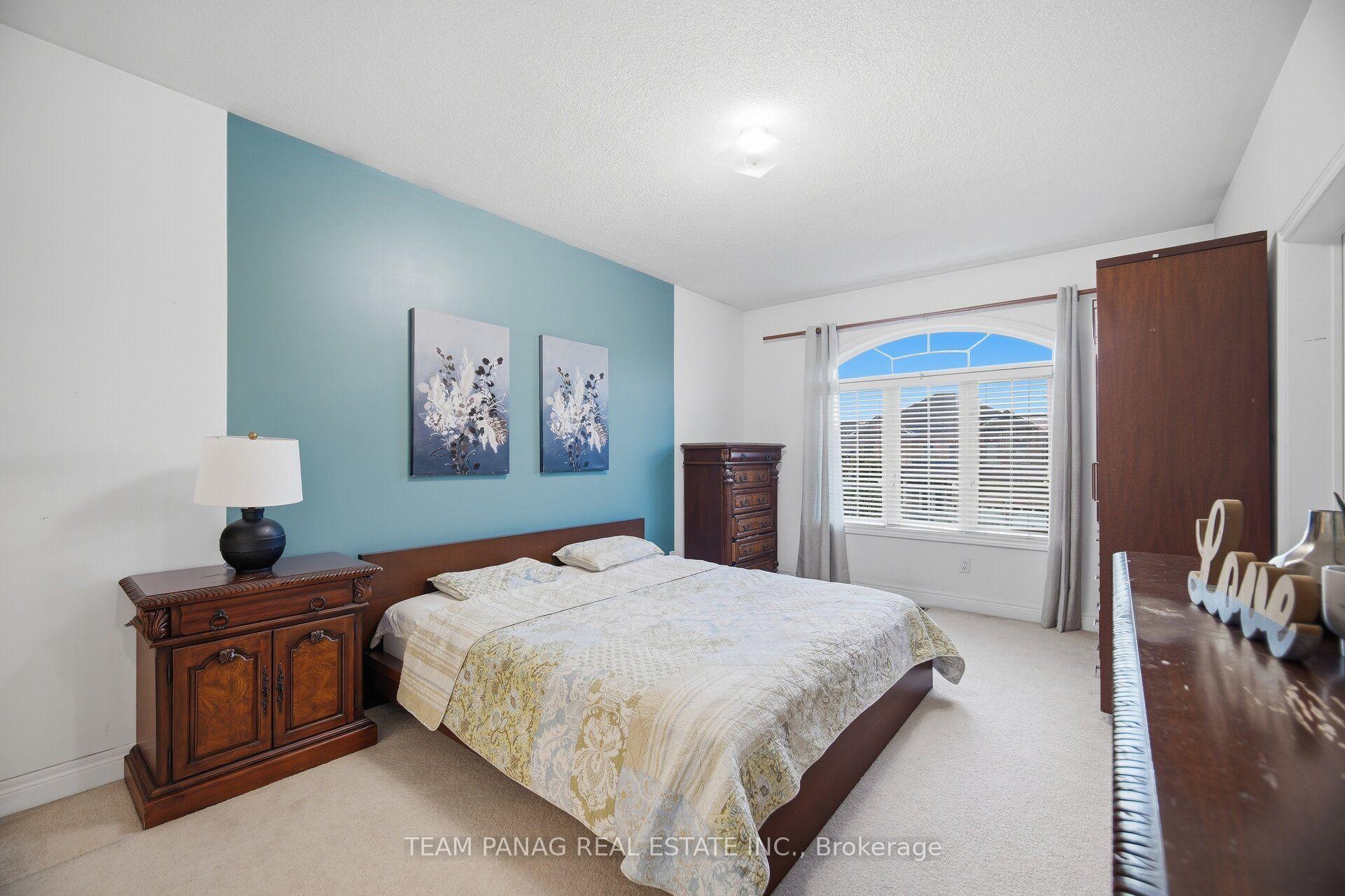 Photo 42 of 58 Saint Hubert Drive, Brampton, Vales of Castlemore North — HOMEH
