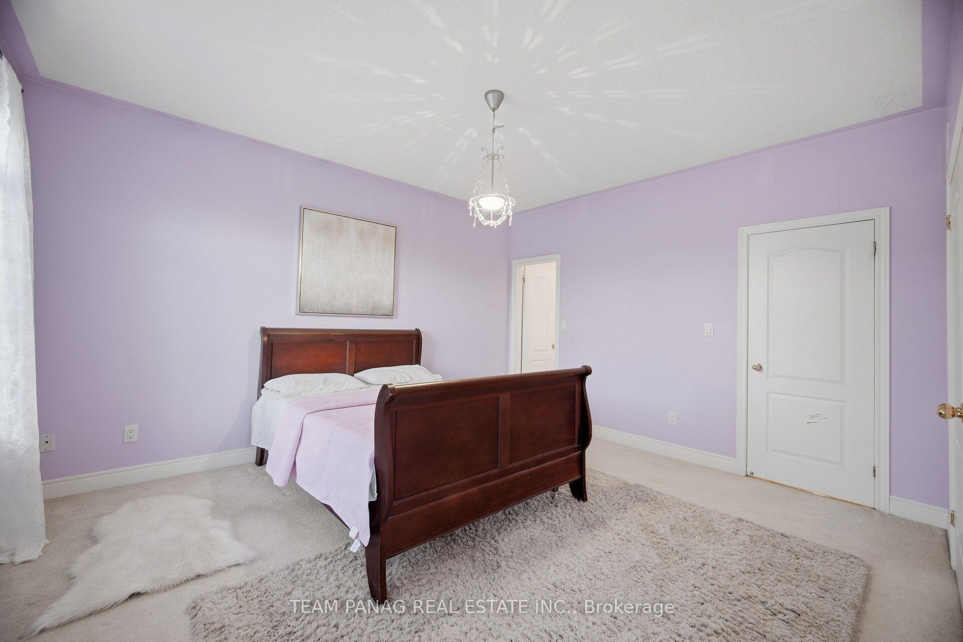 Photo 50 of 58 Saint Hubert Drive, Brampton, Vales of Castlemore North — HOMEH