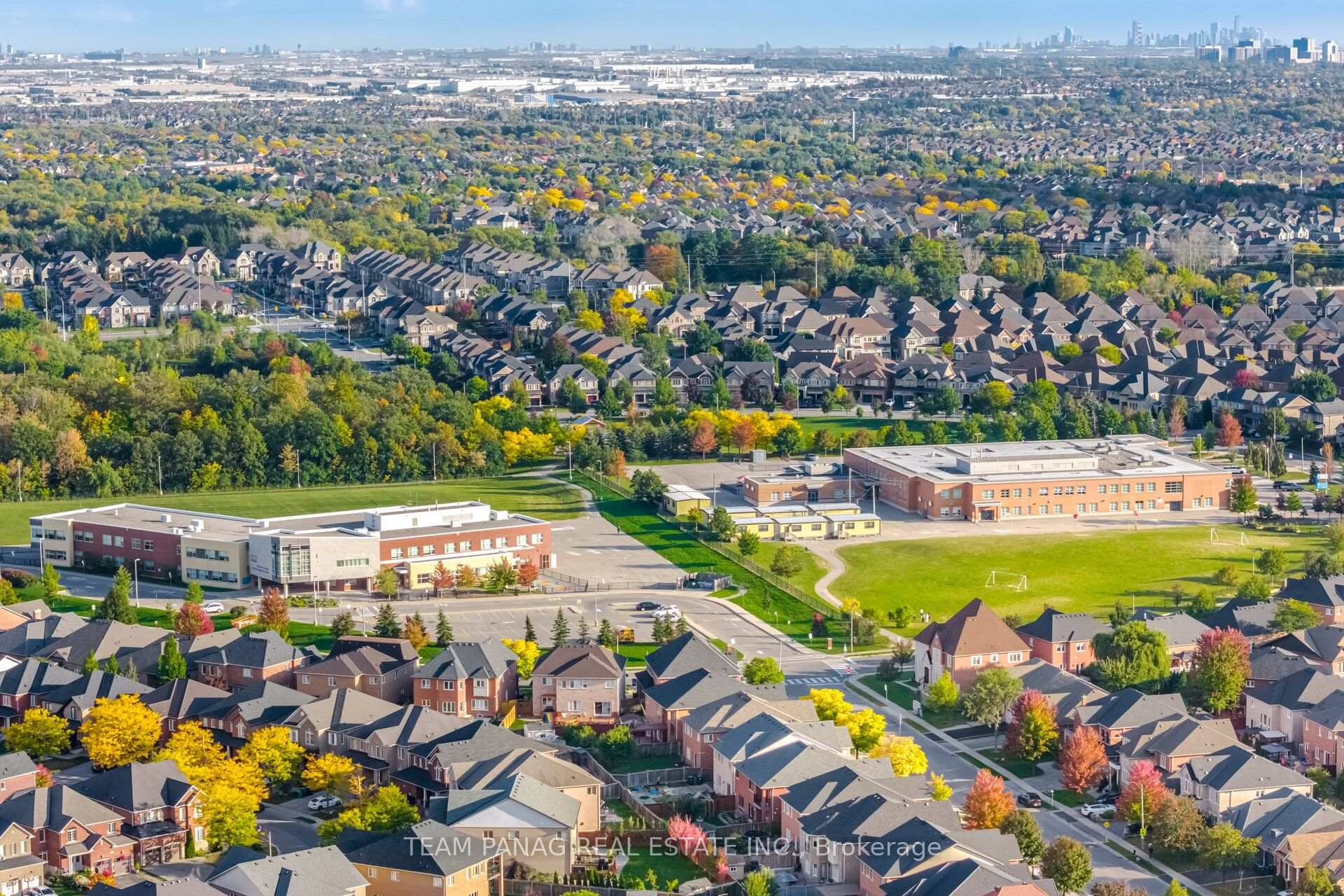 Photo 57 of 58 Saint Hubert Drive, Brampton, Vales of Castlemore North — HOMEH