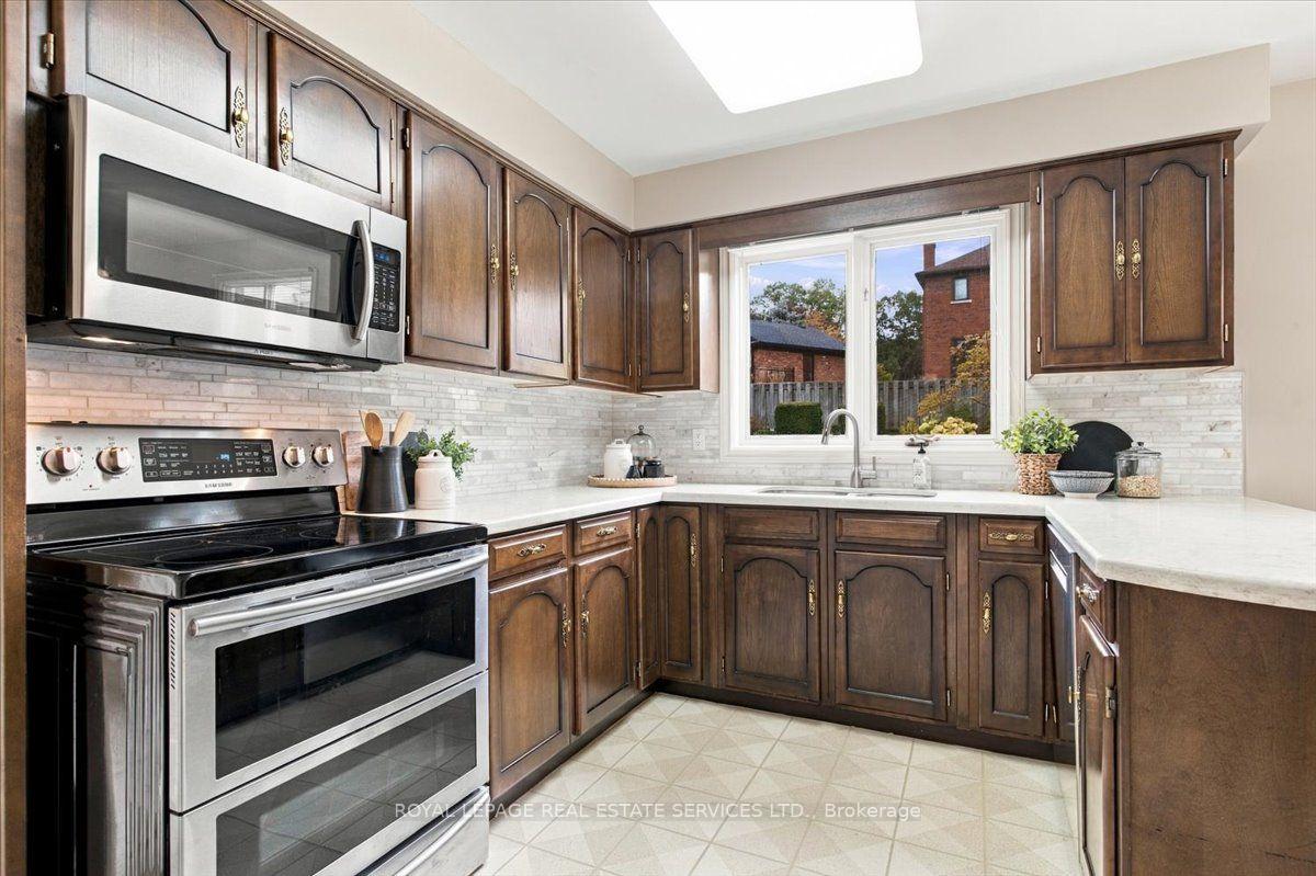 Photo 10 of 1309 Monmouth Drive, Burlington, Tyandaga — HOMEH