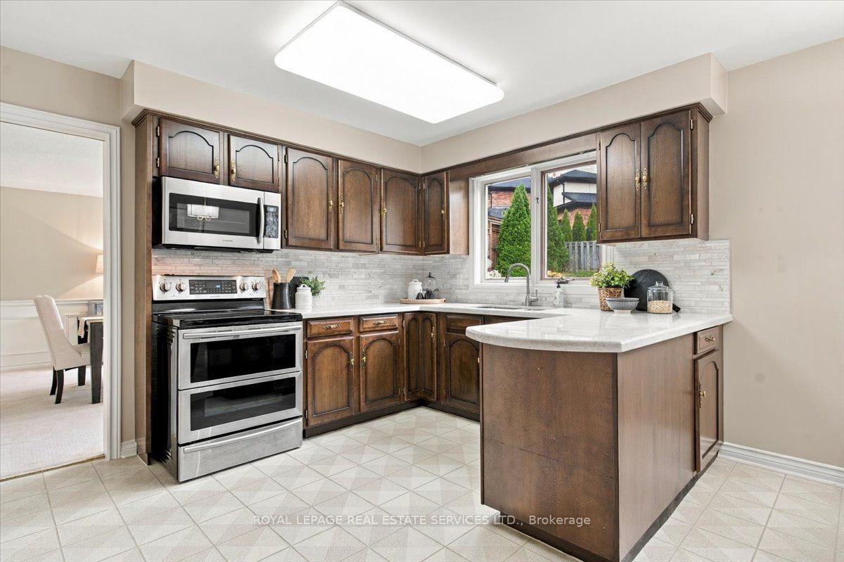 Photo 11 of 1309 Monmouth Drive, Burlington, Tyandaga — HOMEH