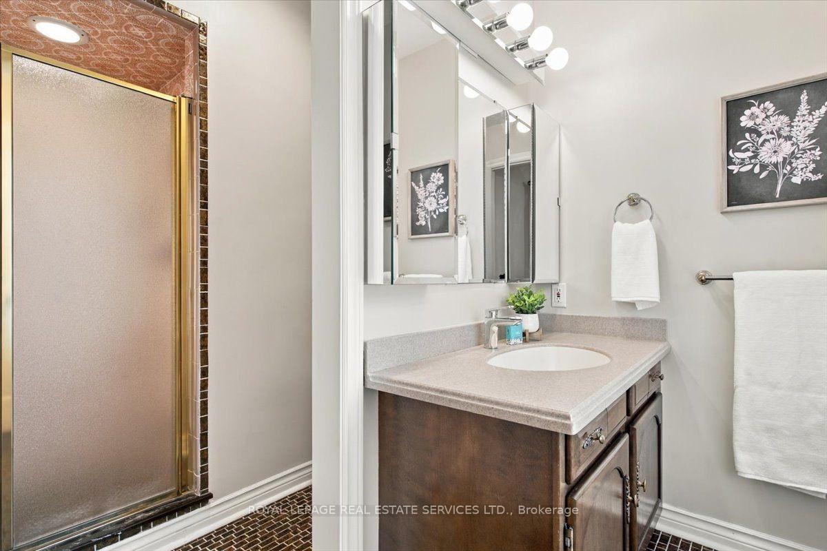 Photo 15 of 1309 Monmouth Drive, Burlington, Tyandaga — HOMEH