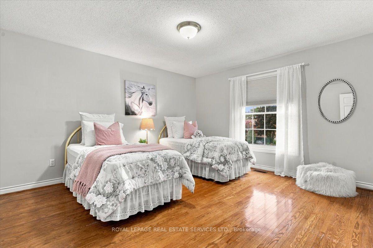 Photo 17 of 1309 Monmouth Drive, Burlington, Tyandaga — HOMEH