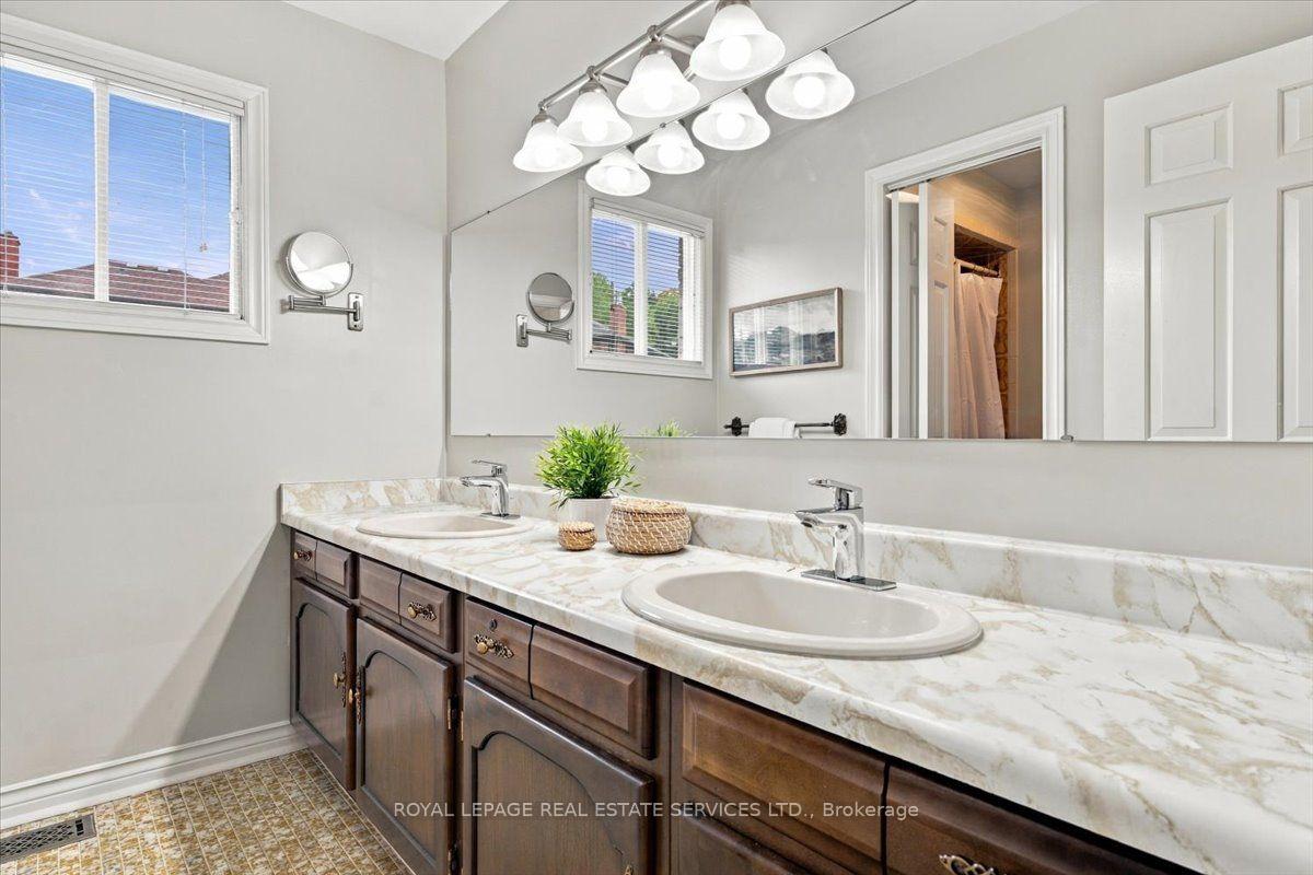 Photo 18 of 1309 Monmouth Drive, Burlington, Tyandaga — HOMEH