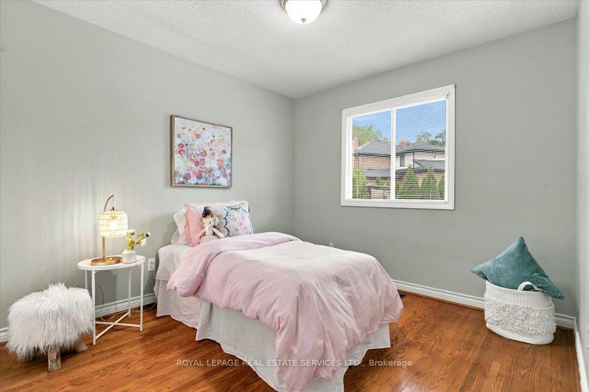 Photo 19 of 1309 Monmouth Drive, Burlington, Tyandaga — HOMEH
