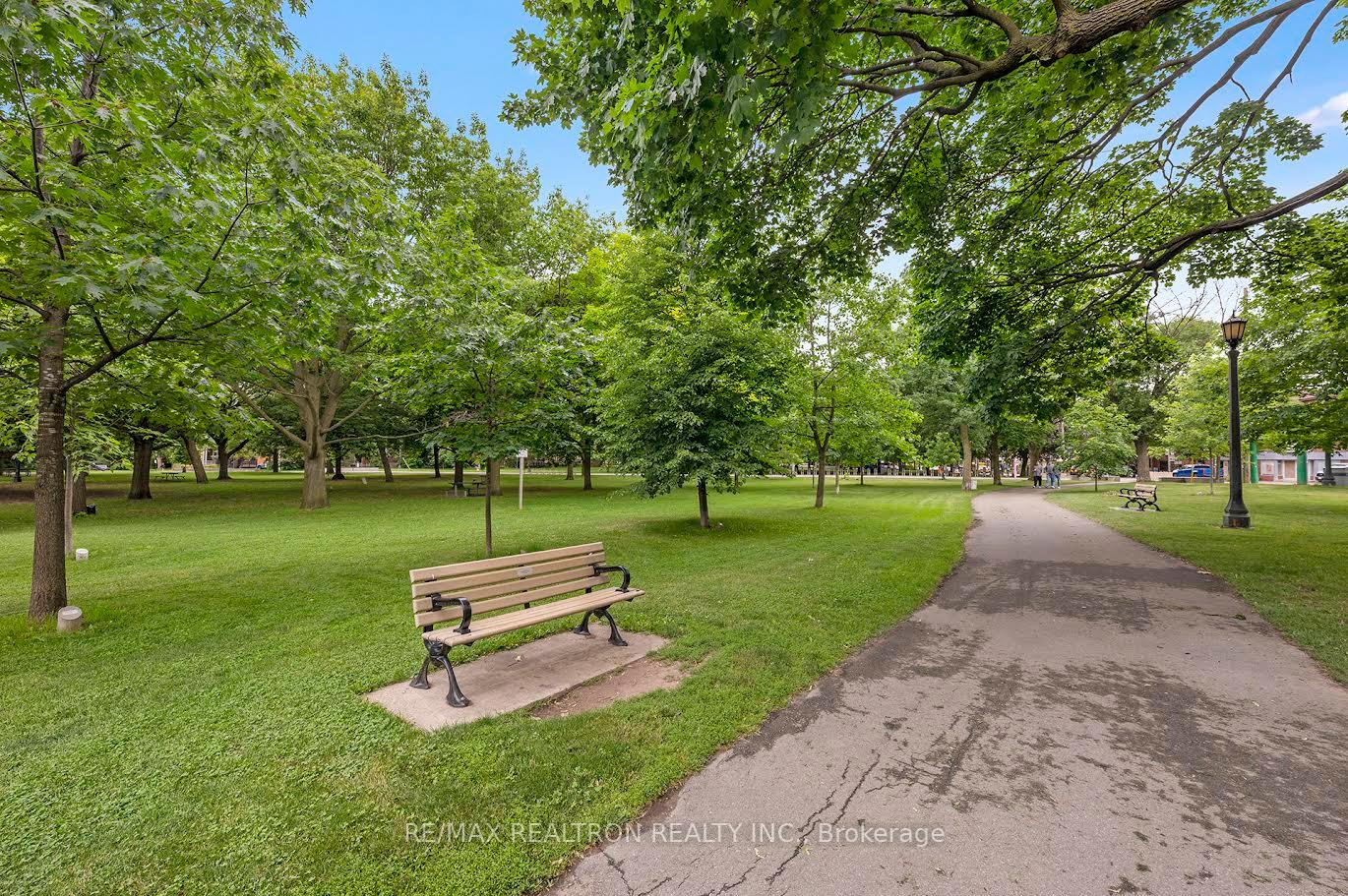 Photo 7 of 1000 Dundas Street W, Toronto, Trinity-Bellwoods — HOMEH