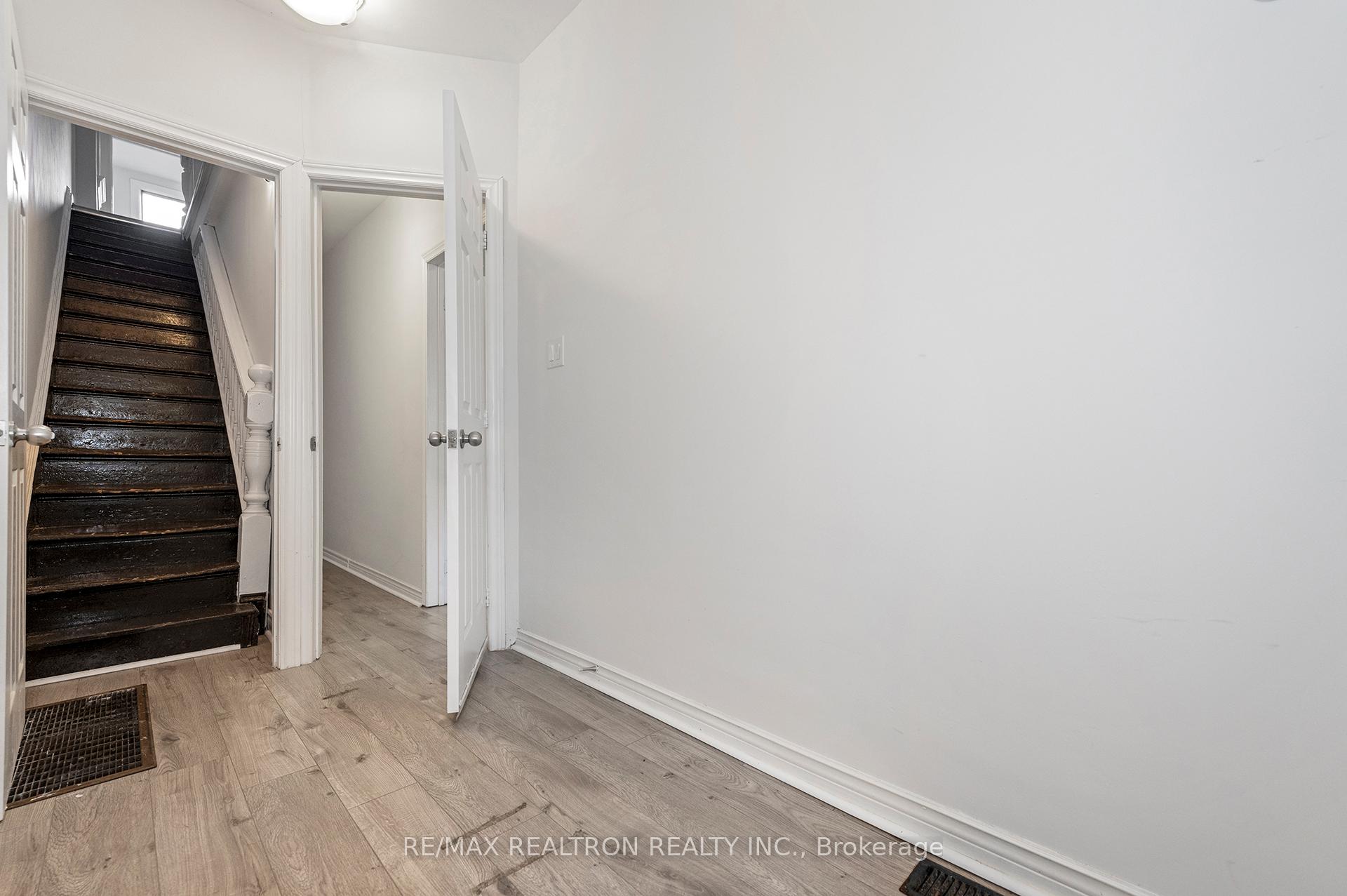 Photo 11 of 1000 Dundas Street W, Toronto, Trinity-Bellwoods — HOMEH