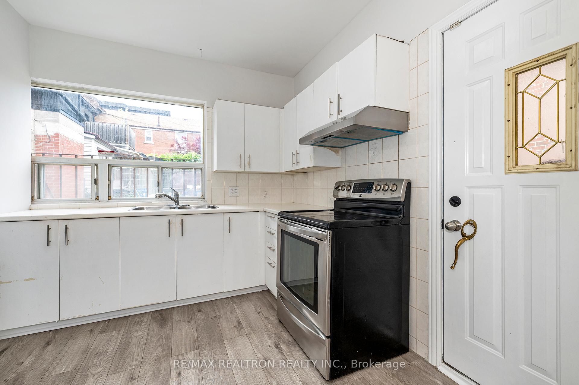 Photo 17 of 1000 Dundas Street W, Toronto, Trinity-Bellwoods — HOMEH