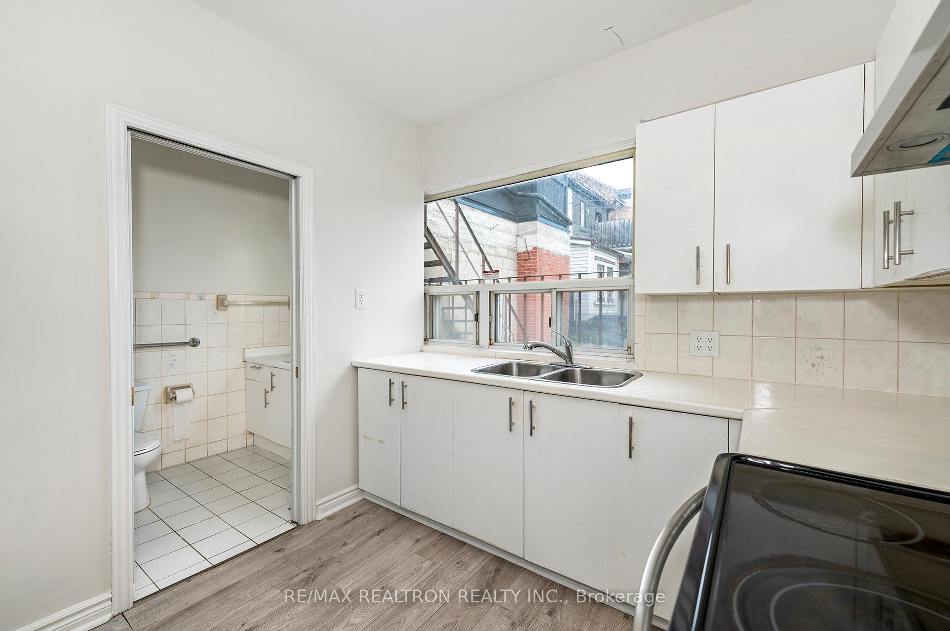 Photo 18 of 1000 Dundas Street W, Toronto, Trinity-Bellwoods — HOMEH