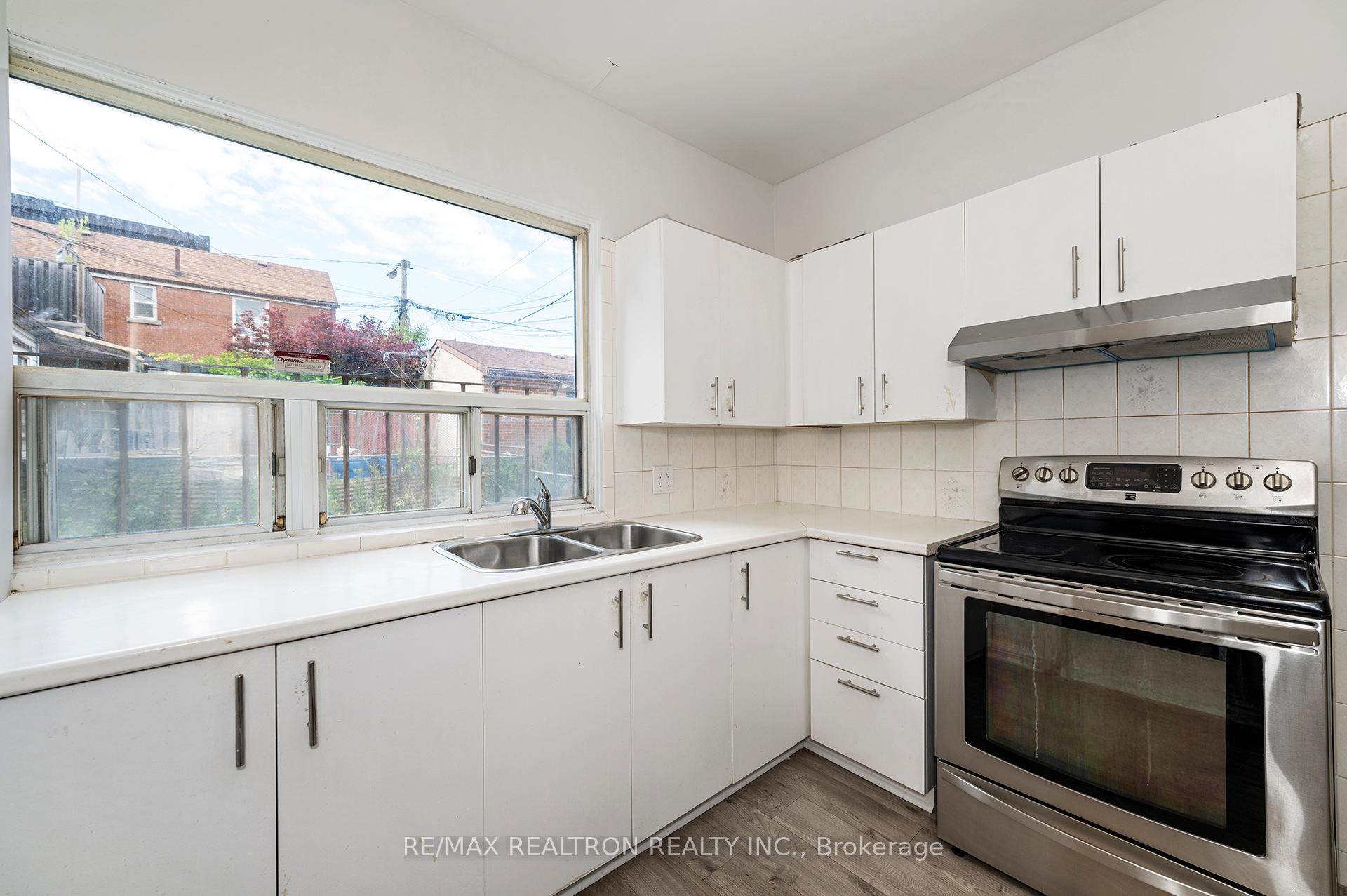 Photo 19 of 1000 Dundas Street W, Toronto, Trinity-Bellwoods — HOMEH