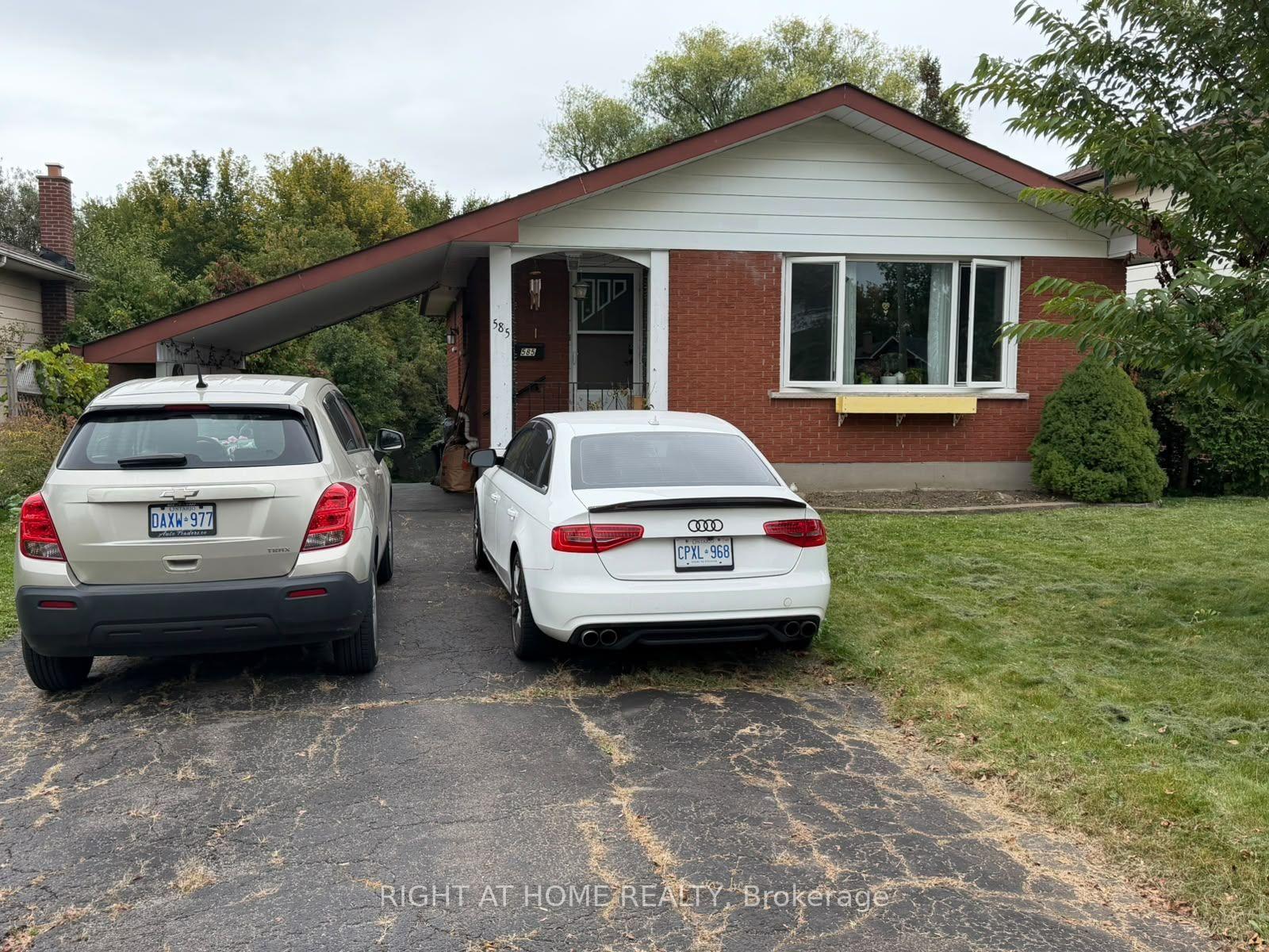 Front of 585 Brentwood Avenue