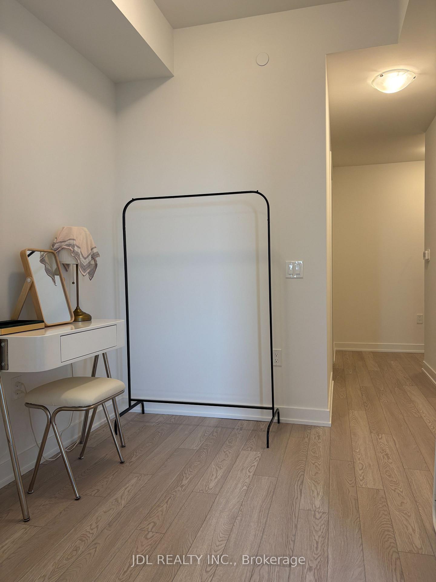 Photo 8 of 1 Quarrington Lane, North York, Banbury-Don Mills — HOMEH
