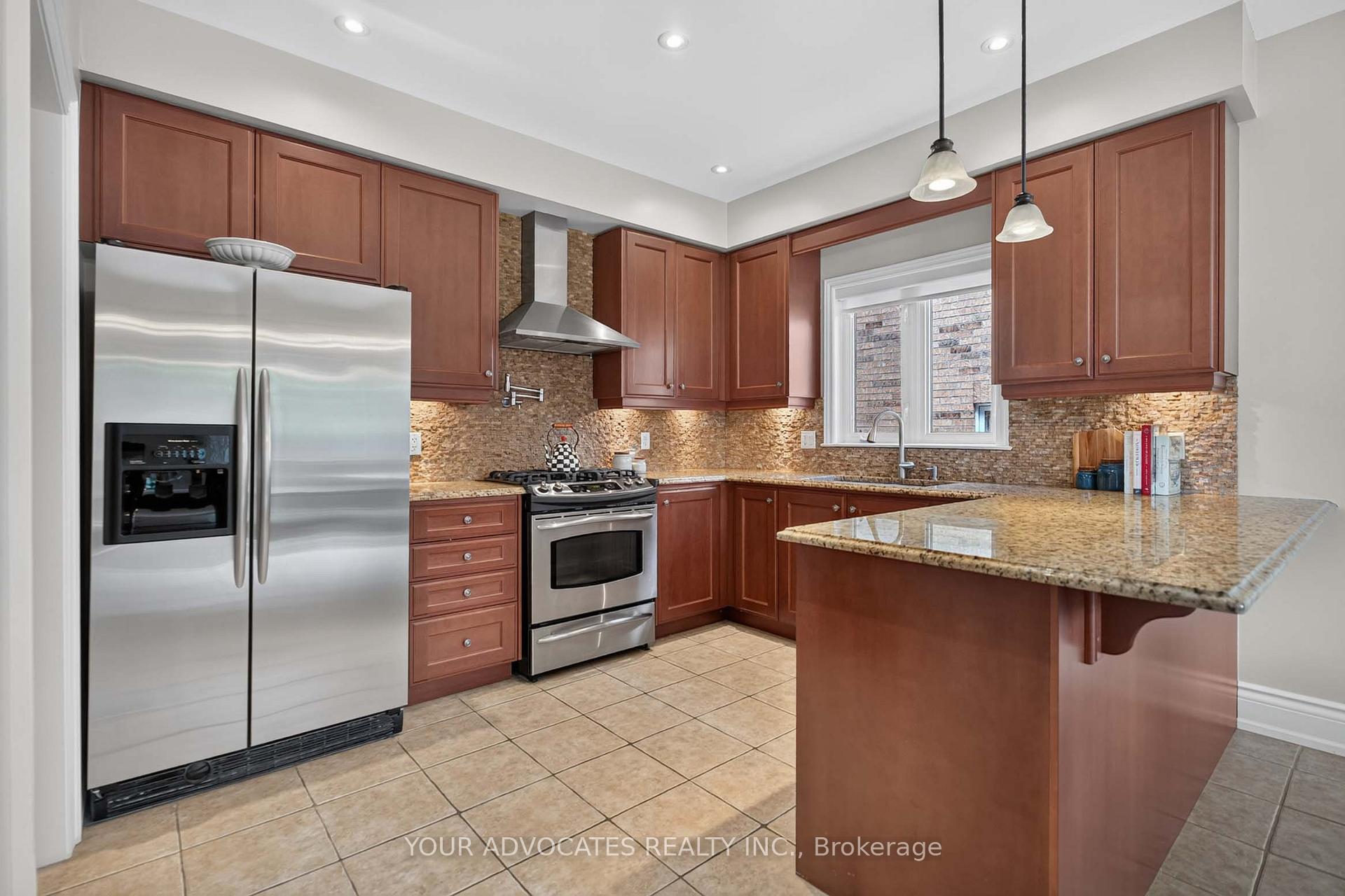 Photo 8 of 228 Twin Hills Crescent, Vaughan, Vellore Village — HOMEH
