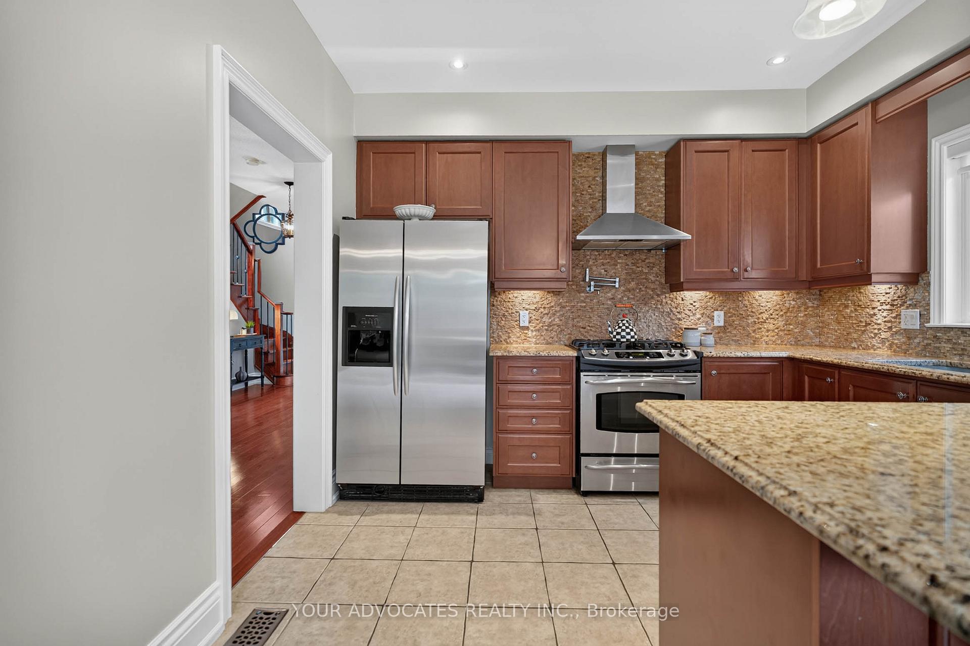 Photo 9 of 228 Twin Hills Crescent, Vaughan, Vellore Village — HOMEH