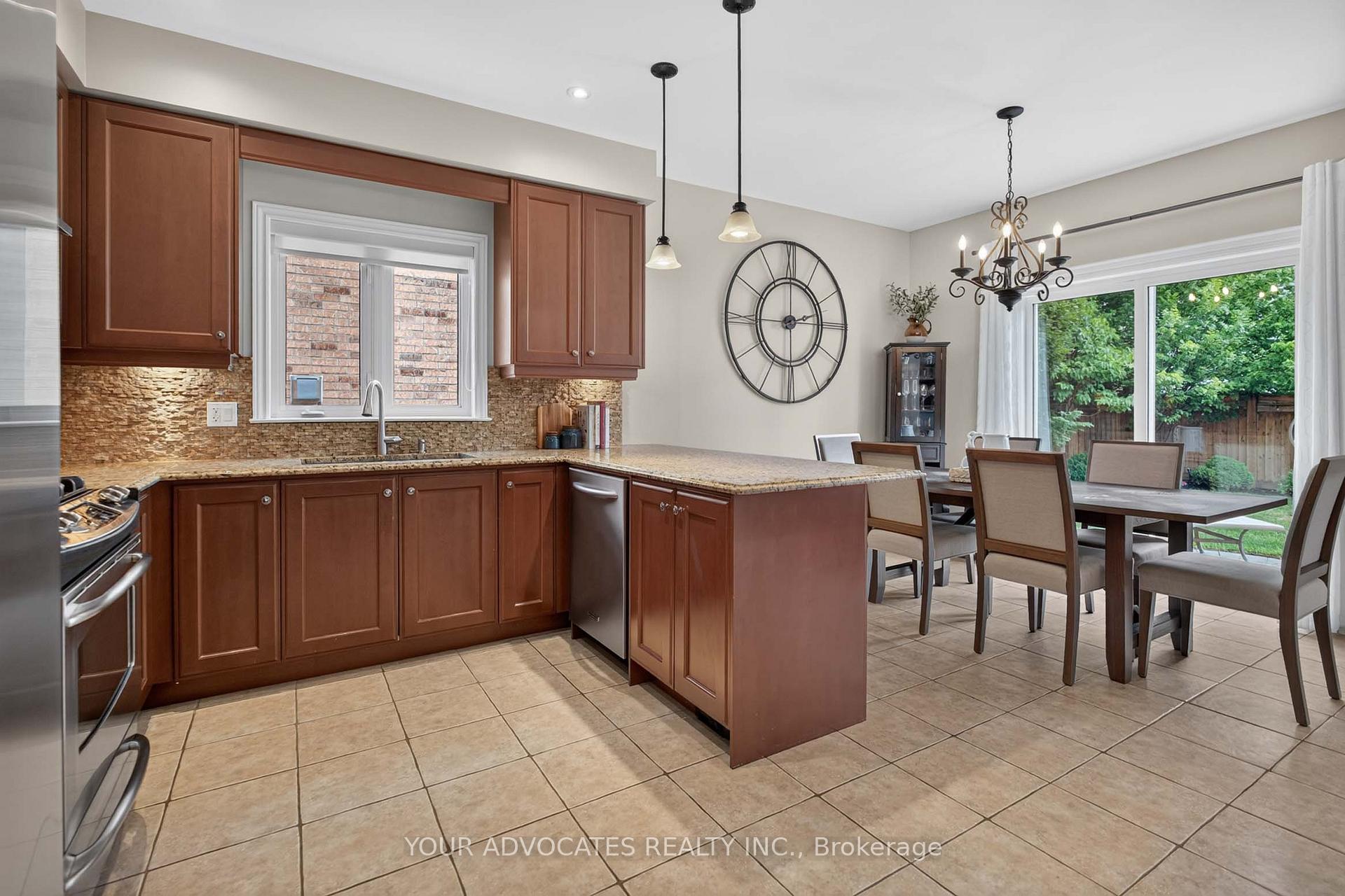Photo 10 of 228 Twin Hills Crescent, Vaughan, Vellore Village — HOMEH
