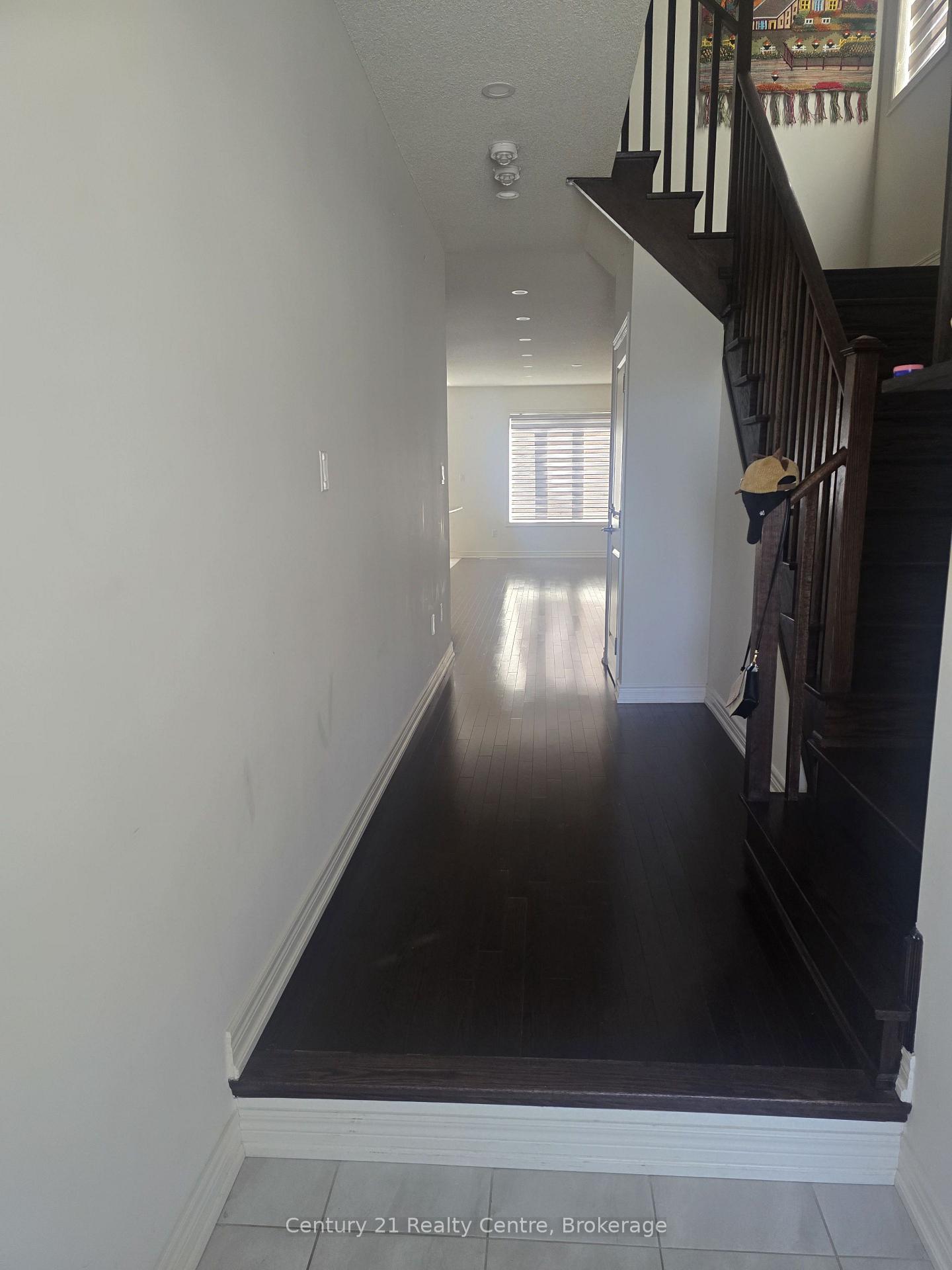 Photo 2 of 204 Fruitvale Circle, Brampton, Northwest Brampton — HOMEH