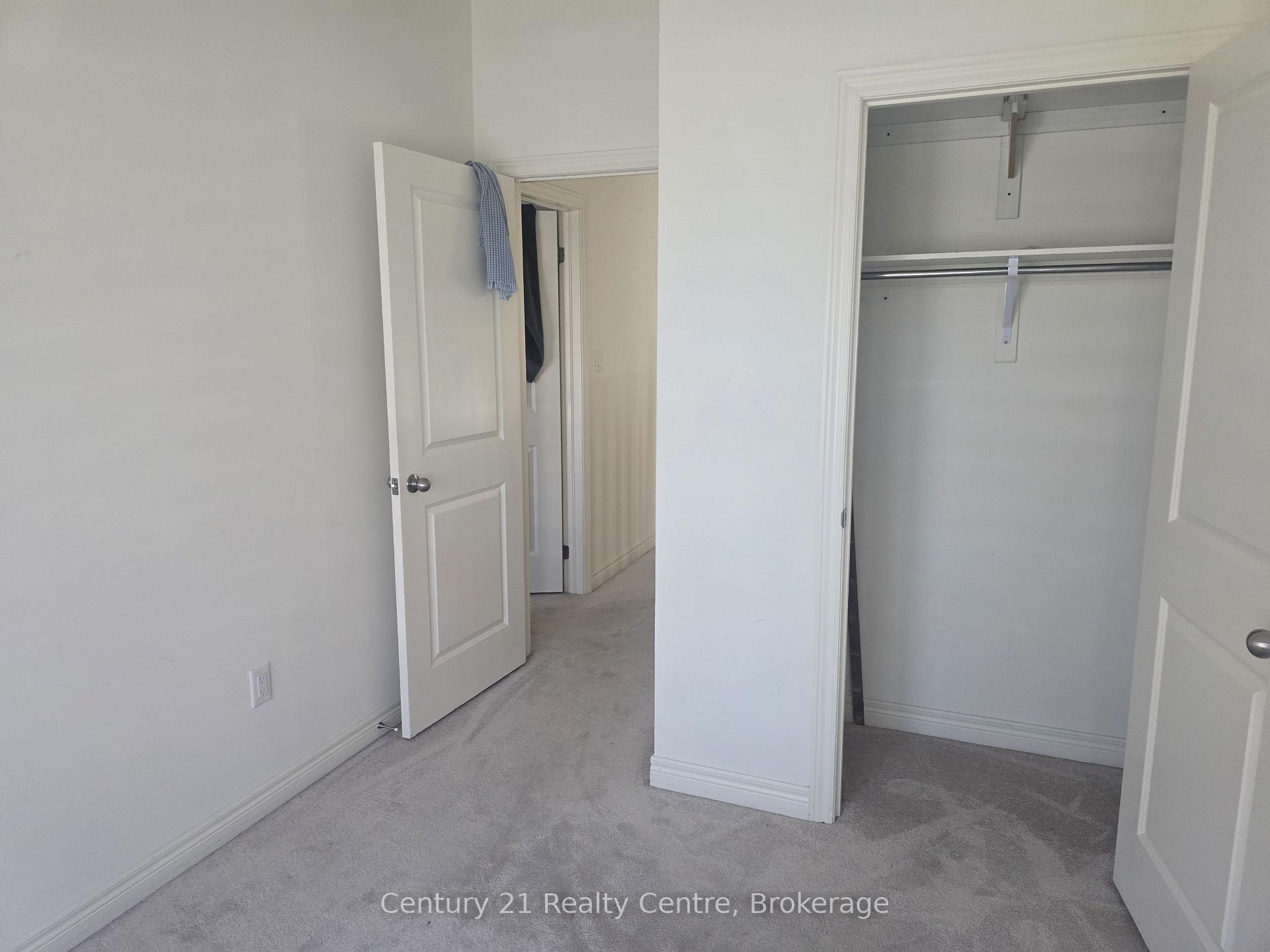 Photo 5 of 204 Fruitvale Circle, Brampton, Northwest Brampton — HOMEH