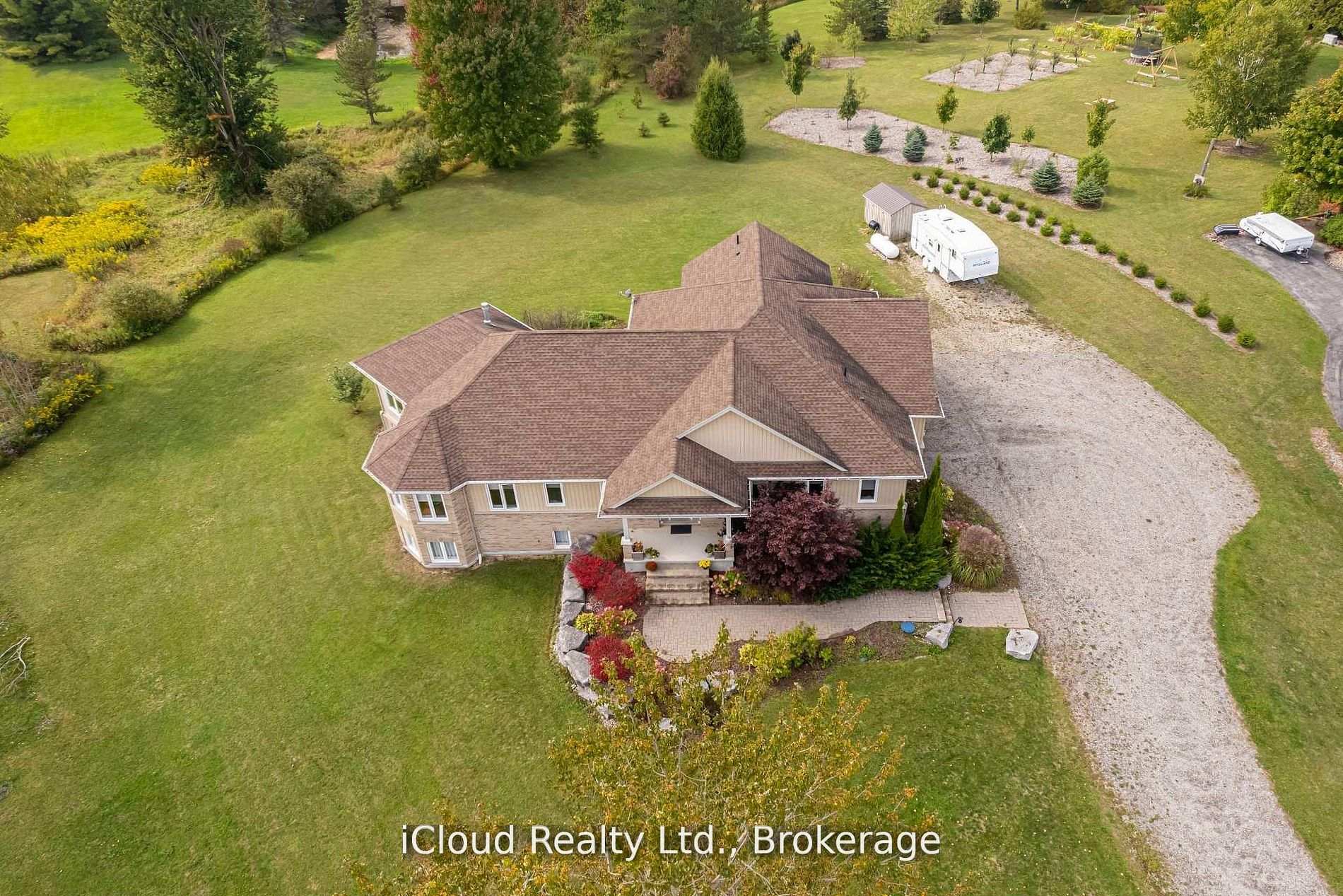 Photo 2 of 16 Highland Road, Minto — HOMEH