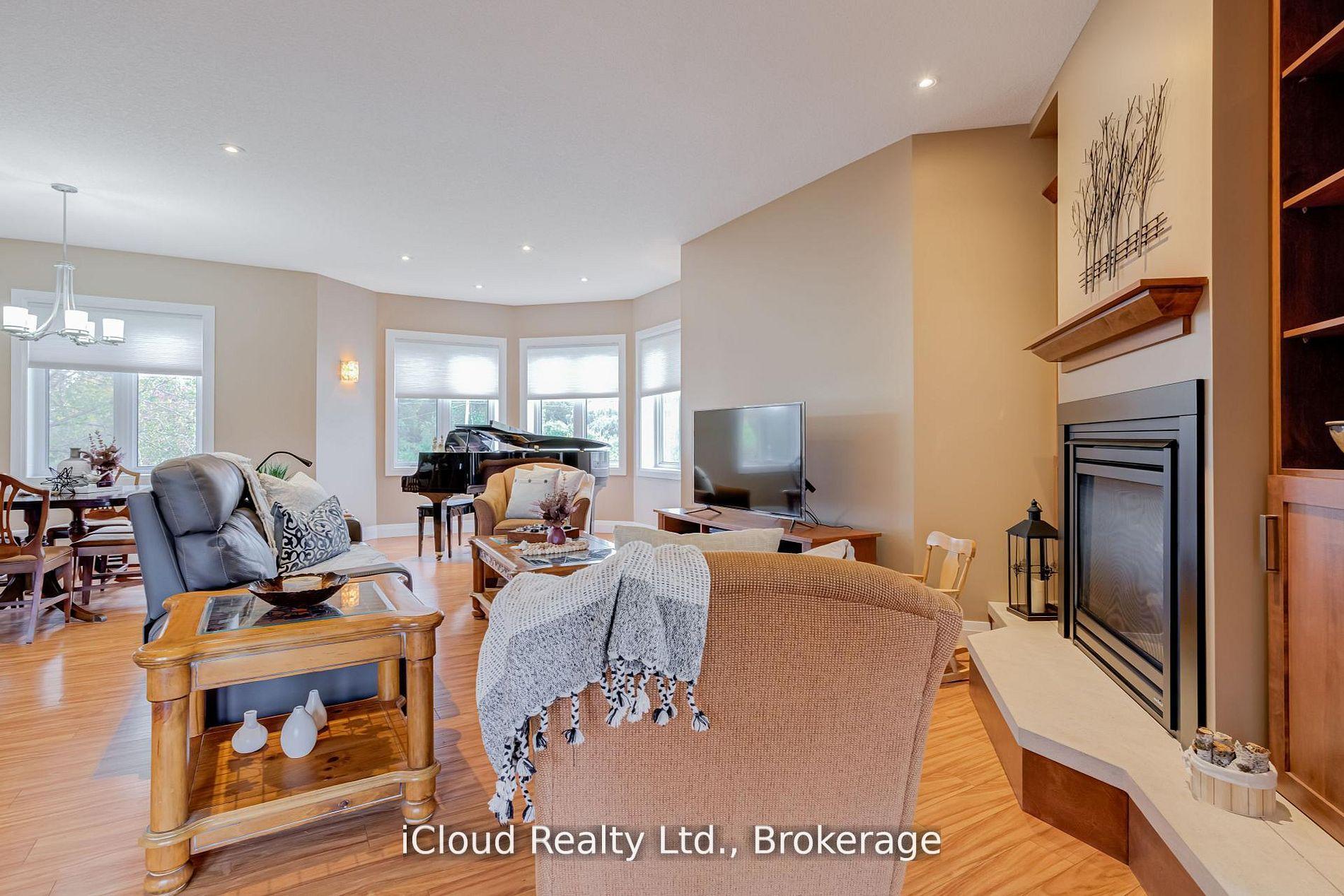 Photo 14 of 16 Highland Road, Minto — HOMEH