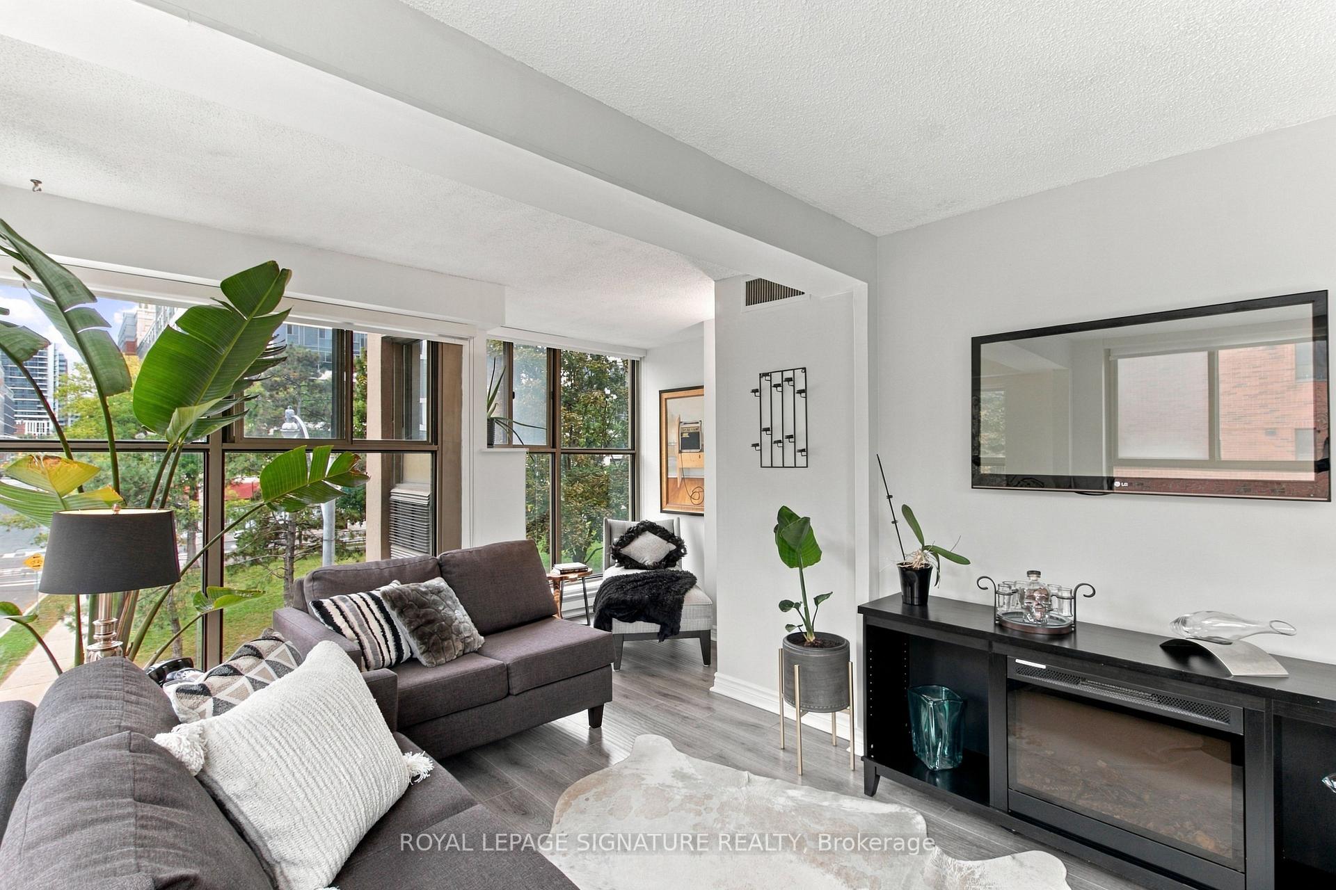 Photo 6 of Unit 301, 65 Scadding Avenue, Toronto, Waterfront Communities — HOMEH