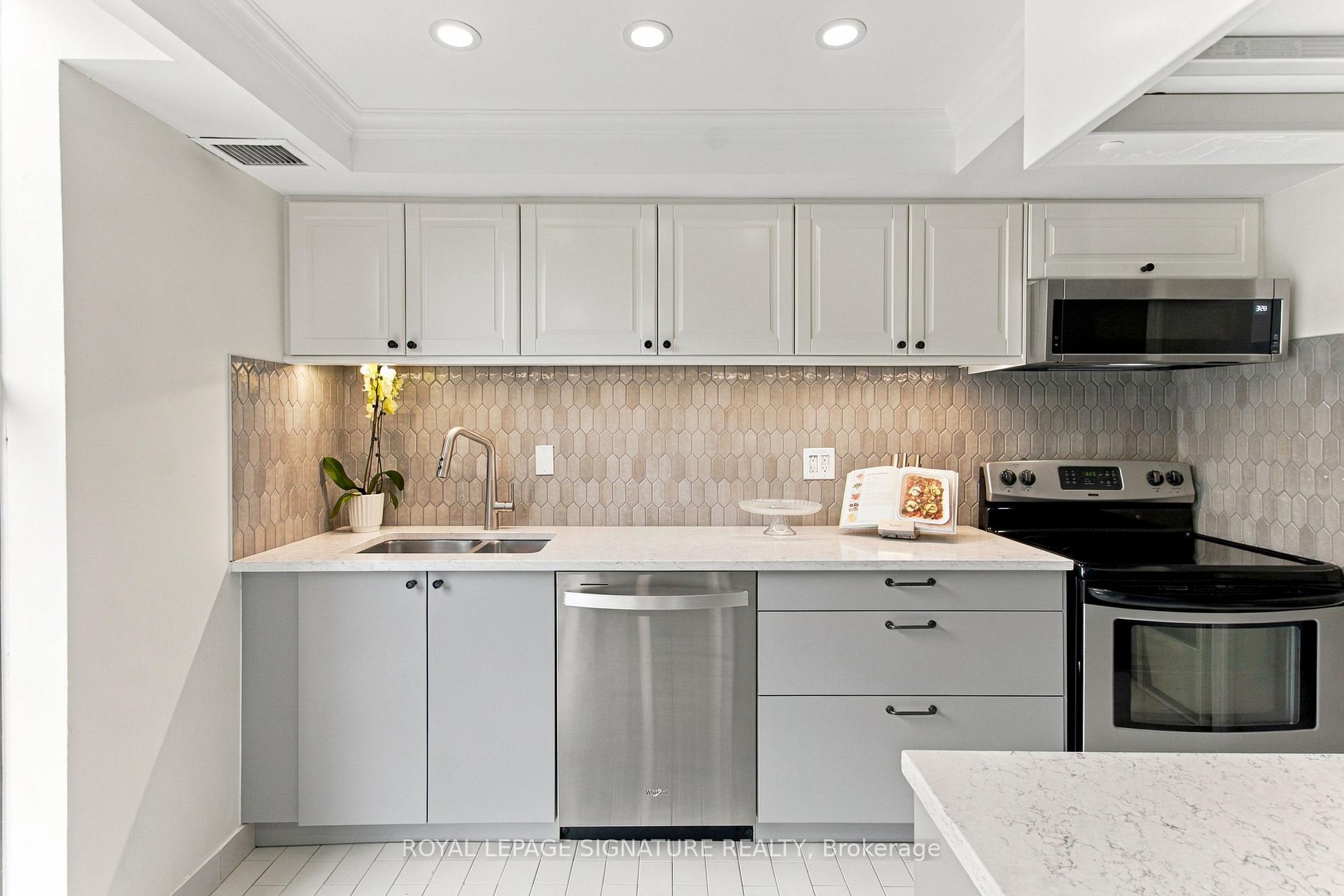 Photo 16 of Unit 301, 65 Scadding Avenue, Toronto, Waterfront Communities — HOMEH