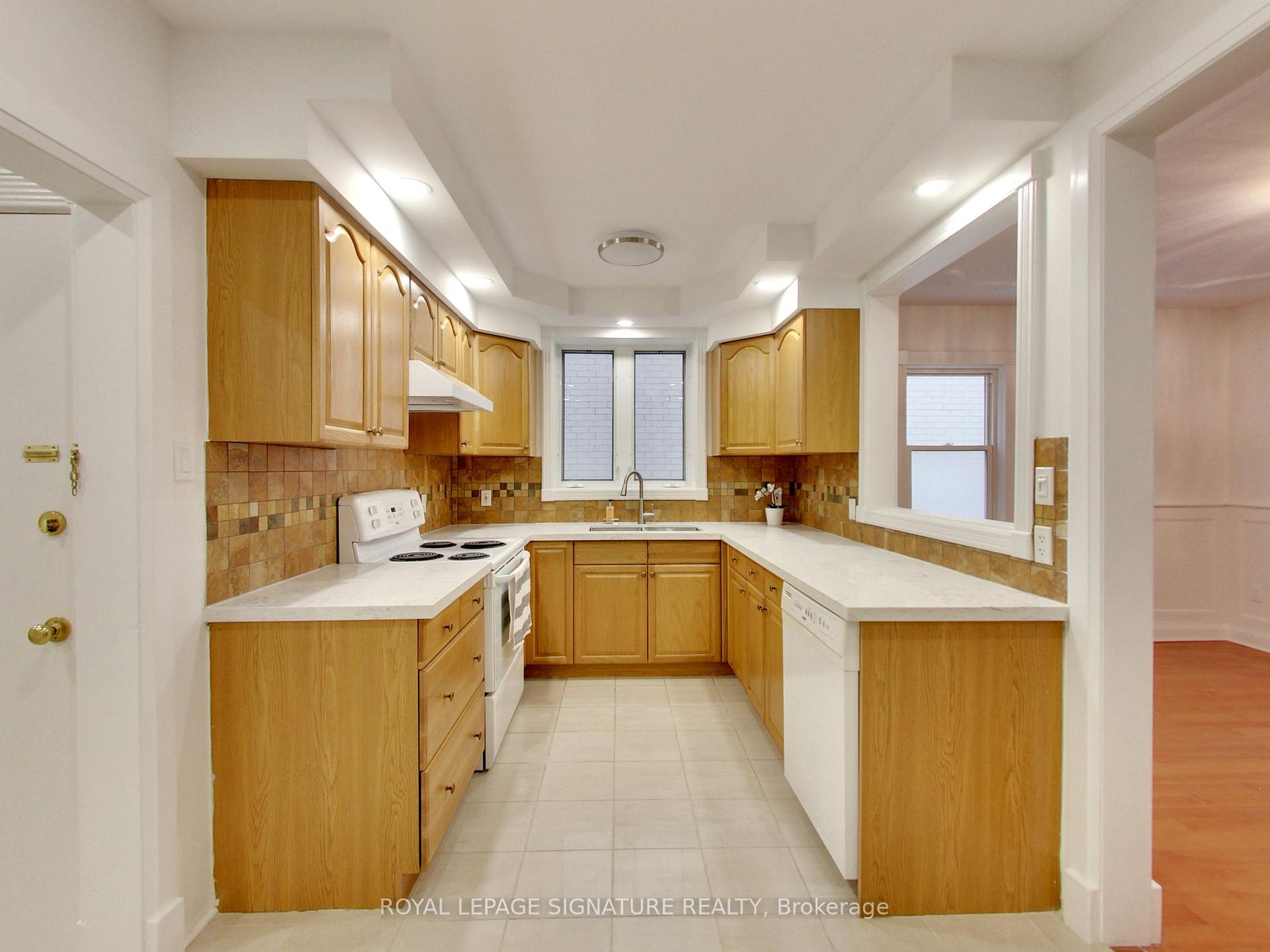 Photo 3 of Unit Main, 1691 Bathurst Street, Toronto, Forest Hill South — HOMEH