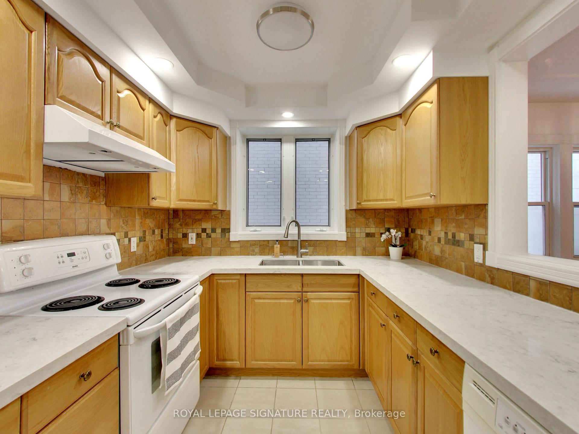 Photo 4 of Unit Main, 1691 Bathurst Street, Toronto, Forest Hill South — HOMEH