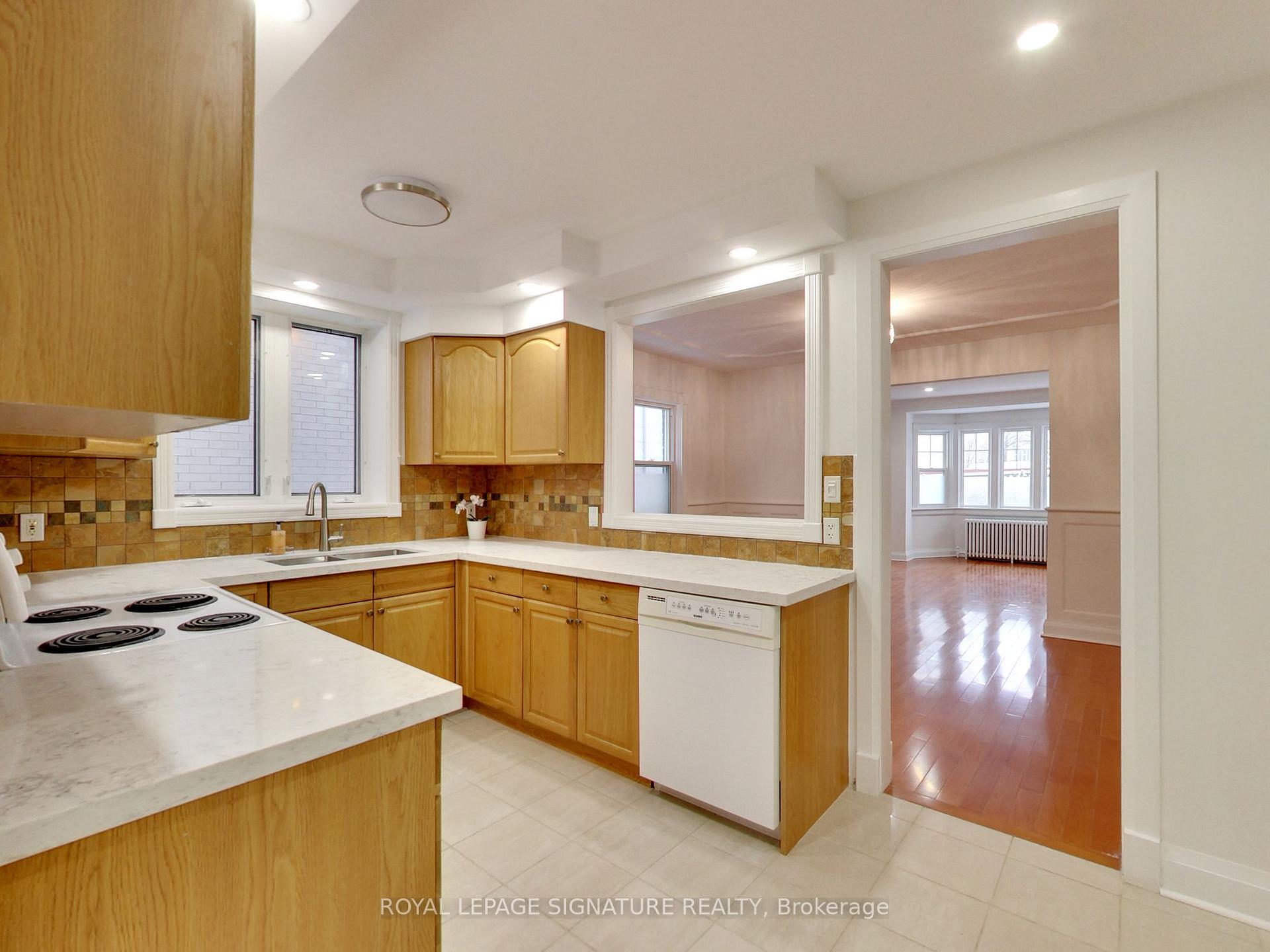 Photo 6 of Unit Main, 1691 Bathurst Street, Toronto, Forest Hill South — HOMEH