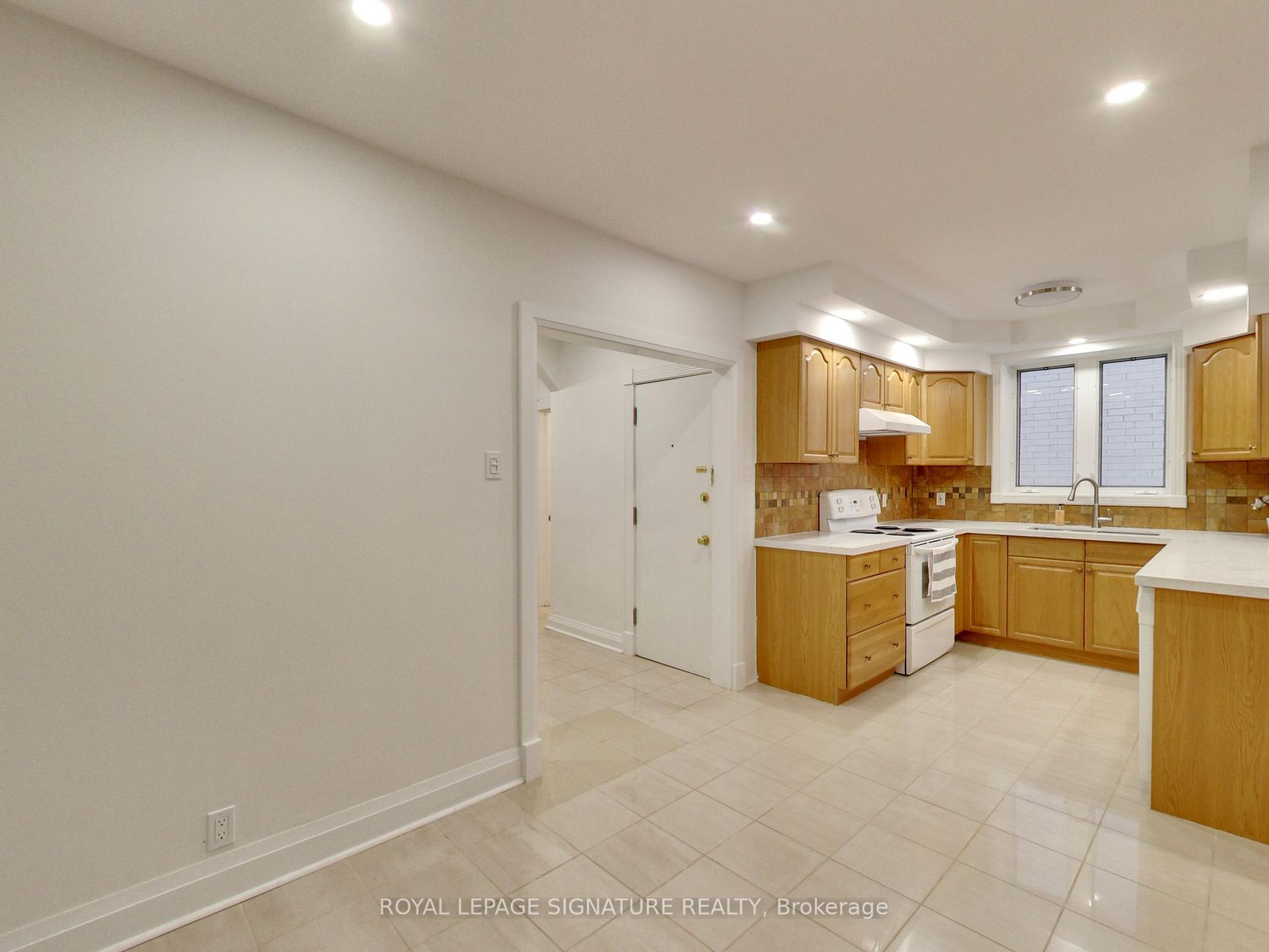 Photo 7 of Unit Main, 1691 Bathurst Street, Toronto, Forest Hill South — HOMEH