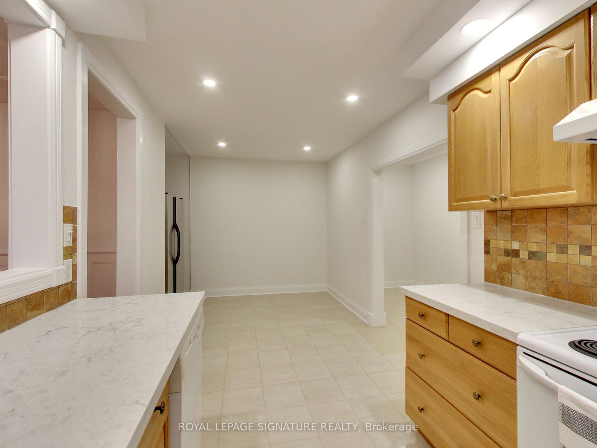 Photo 8 of Unit Main, 1691 Bathurst Street, Toronto, Forest Hill South — HOMEH